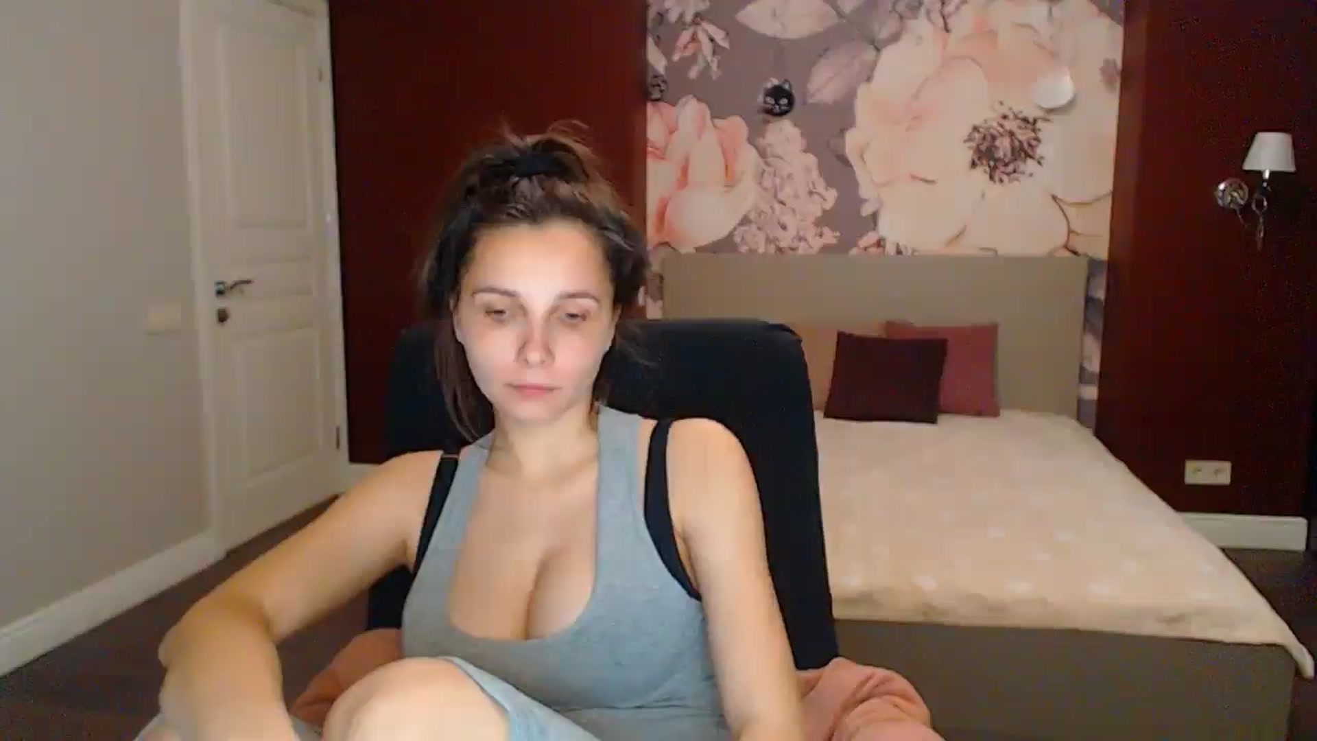 Gallery image thumbnail from Karina_Mils's myfreecams stream on, 05/17/2025, 16:08 image 16 of 20