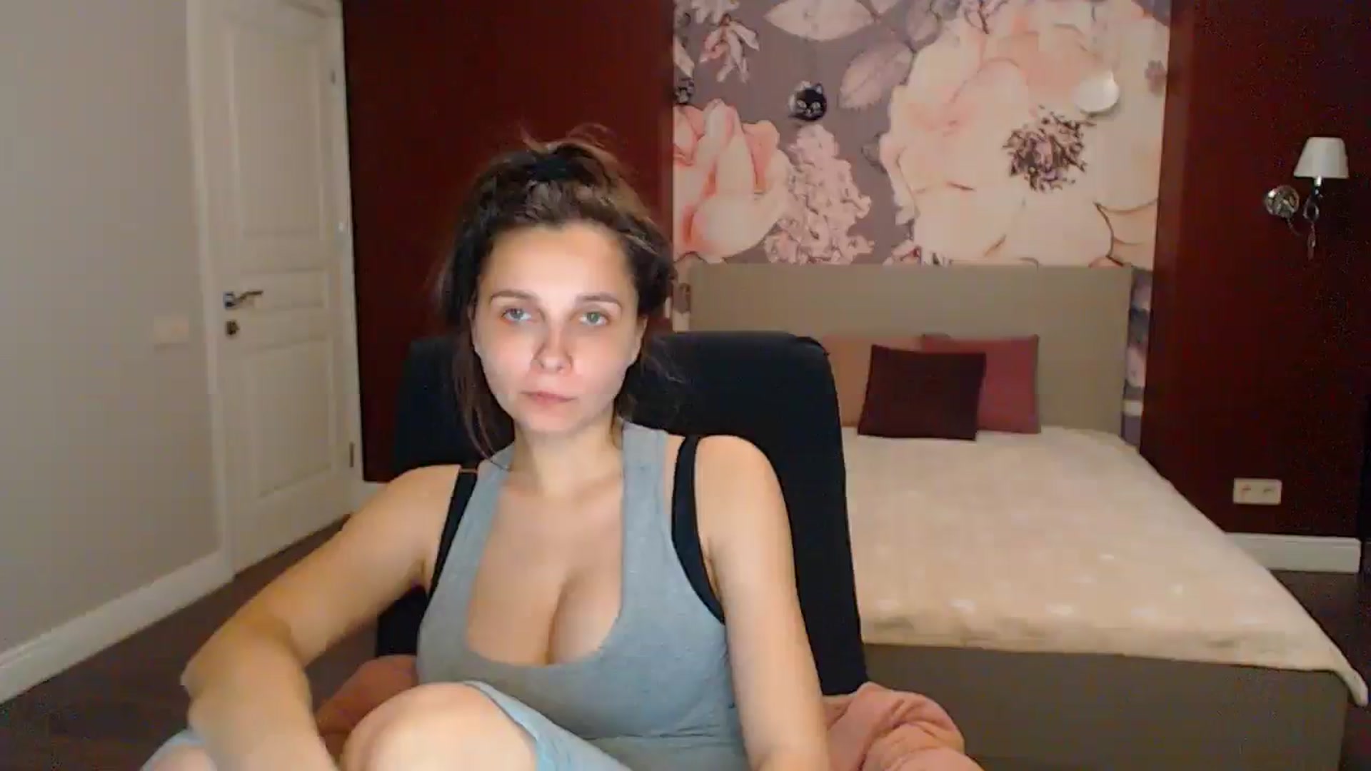 Gallery image thumbnail from Karina_Mils's myfreecams stream on, 05/17/2025, 16:08 image 15 of 20