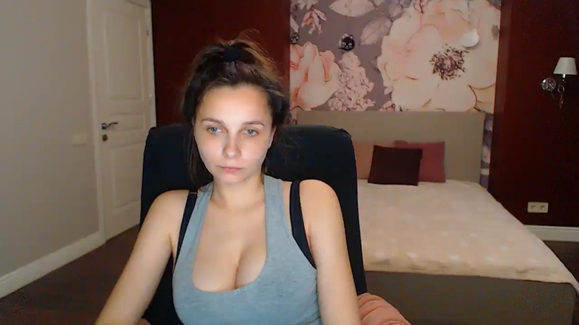 Gallery image thumbnail from Karina_Mils's myfreecams stream on, 05/17/2025, 16:08 image 5 of 20