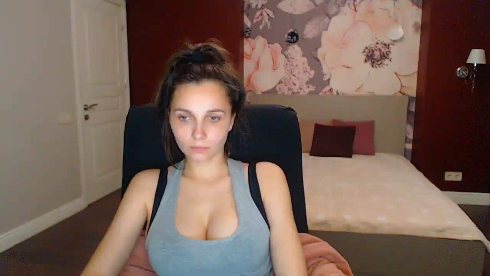 Gallery image thumbnail from Karina_Mils's myfreecams stream on, 05/17/2025, 16:08 image 10 of 20