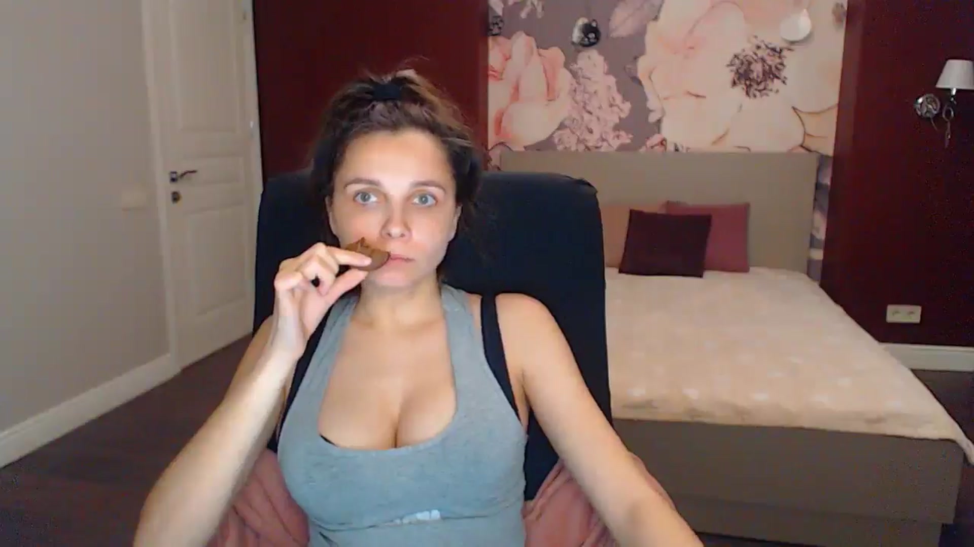 Gallery image thumbnail from Karina_Mils's myfreecams stream on, 05/17/2025, 16:08 image 2 of 20