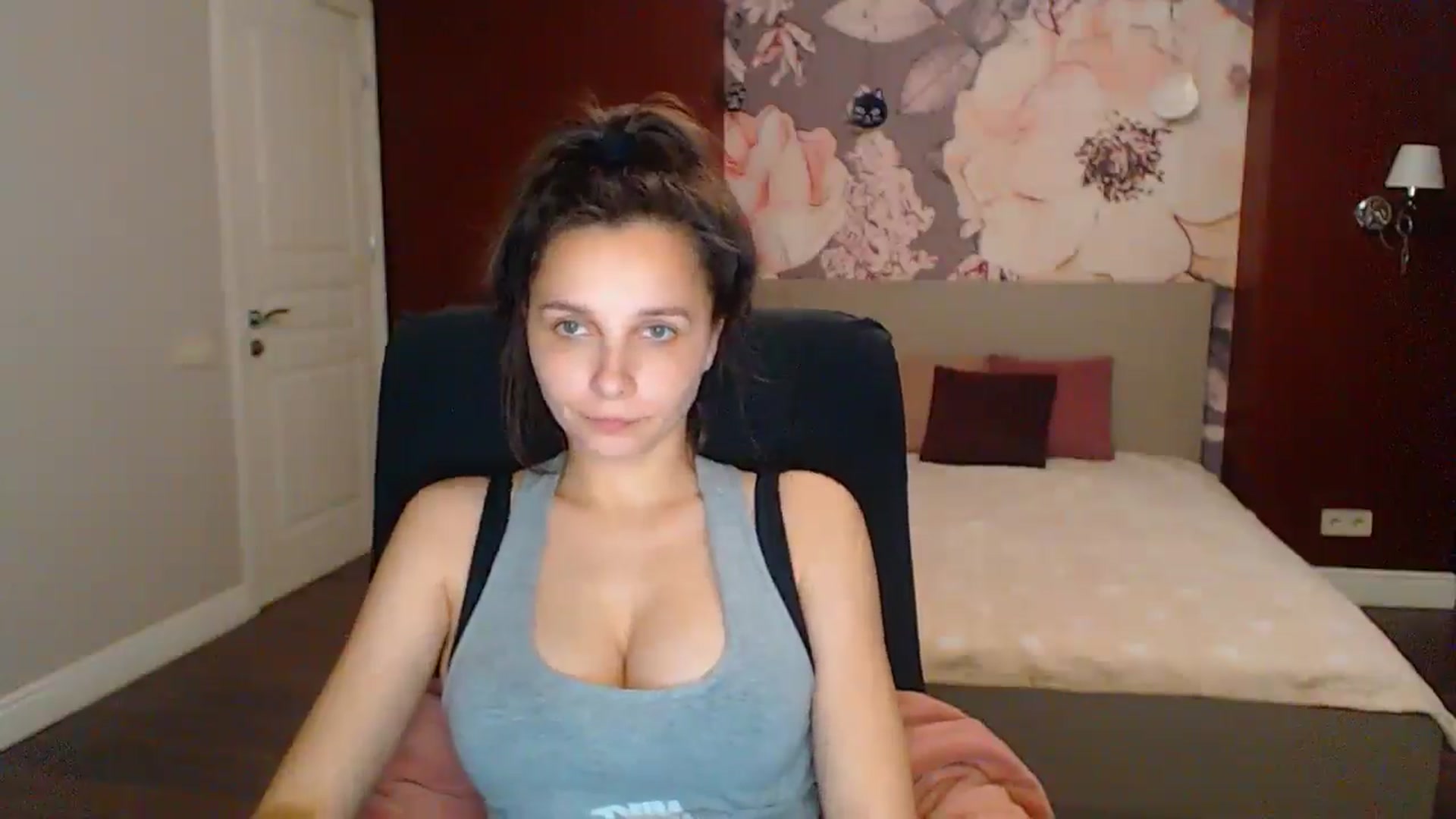 Gallery image thumbnail from Karina_Mils's myfreecams stream on, 05/17/2025, 16:08 image 7 of 20
