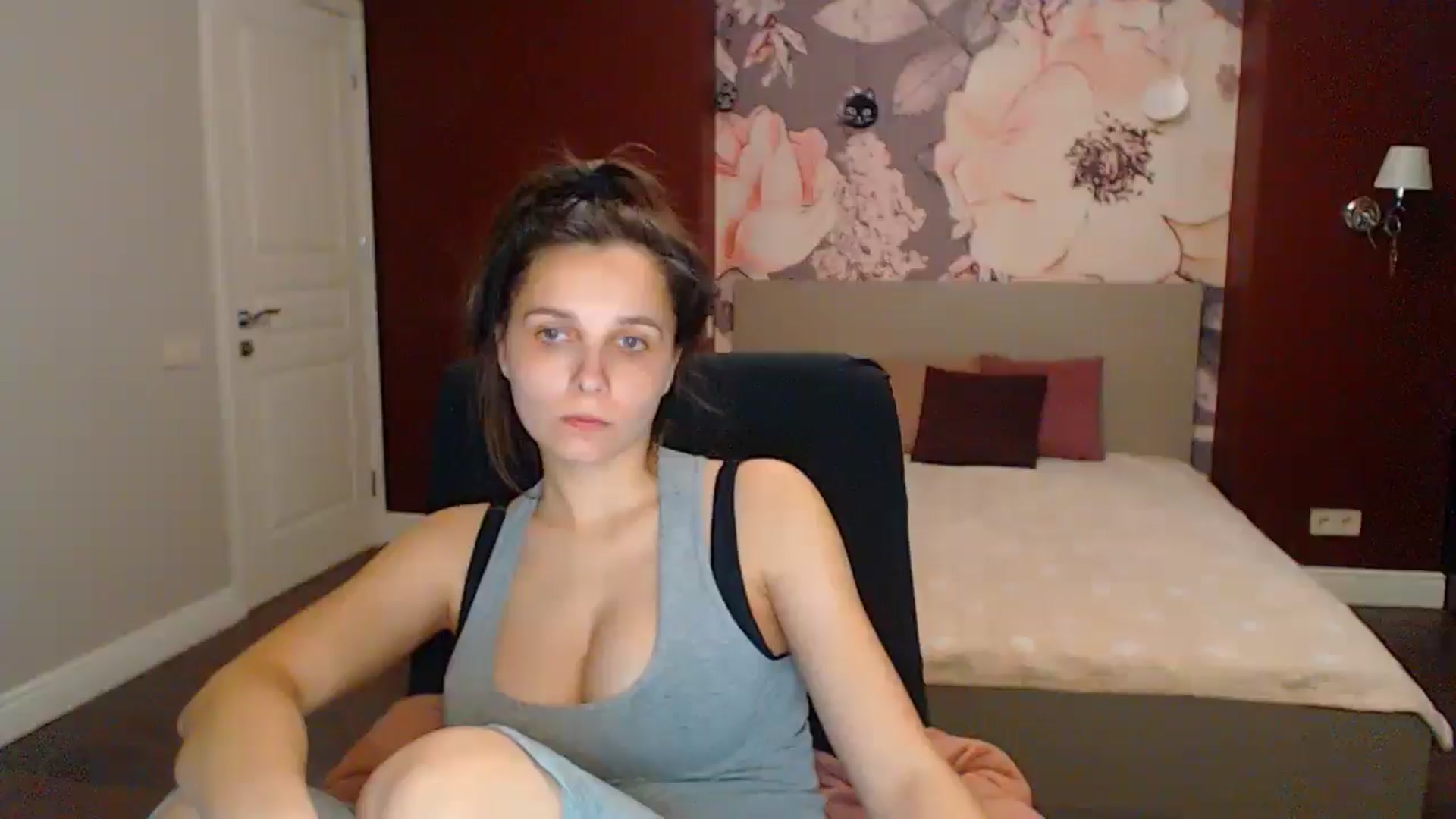 Gallery image thumbnail from Karina_Mils's myfreecams stream on, 05/17/2025, 16:08 image 17 of 20
