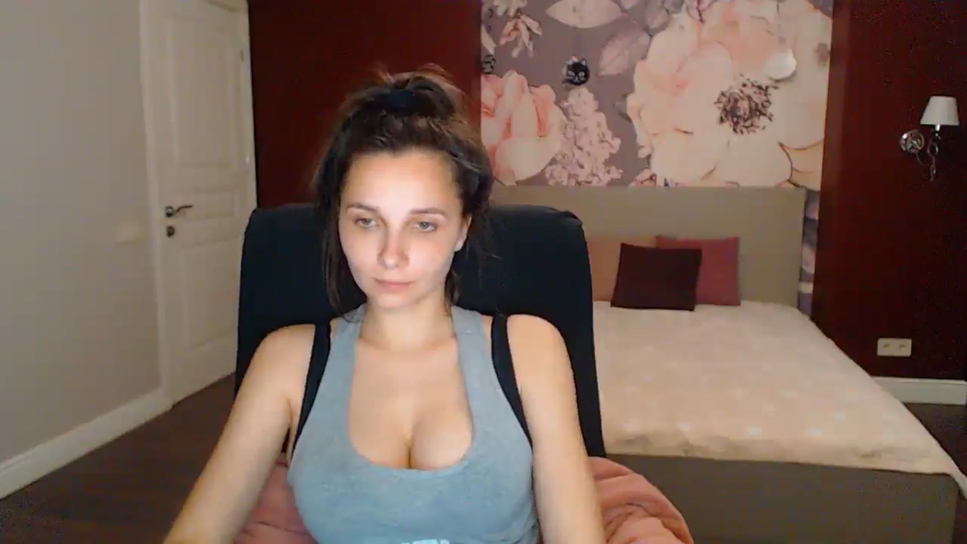 Gallery image thumbnail from Karina_Mils's myfreecams stream on, 05/17/2025, 16:08 image 8 of 20