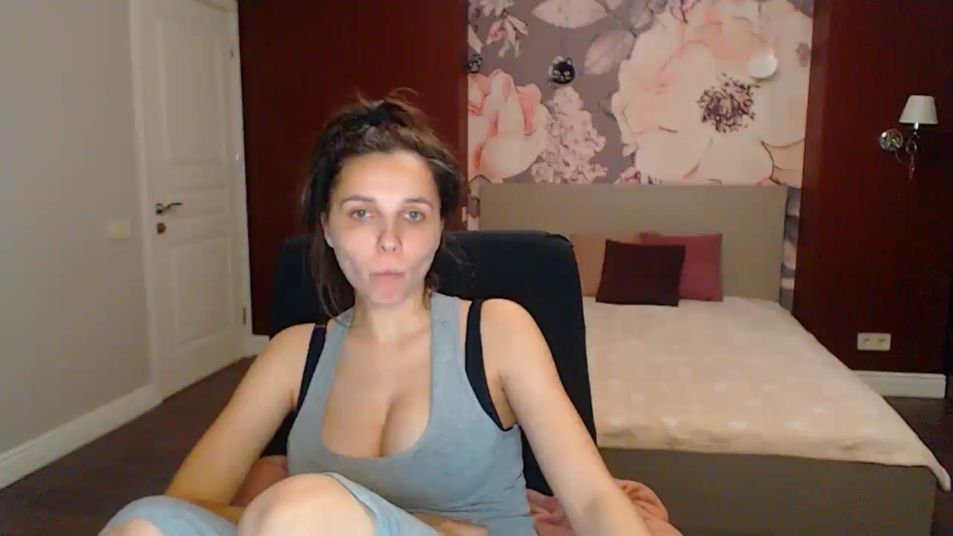 Gallery image thumbnail from Karina_Mils's myfreecams stream on, 05/17/2025, 16:08 image 14 of 20