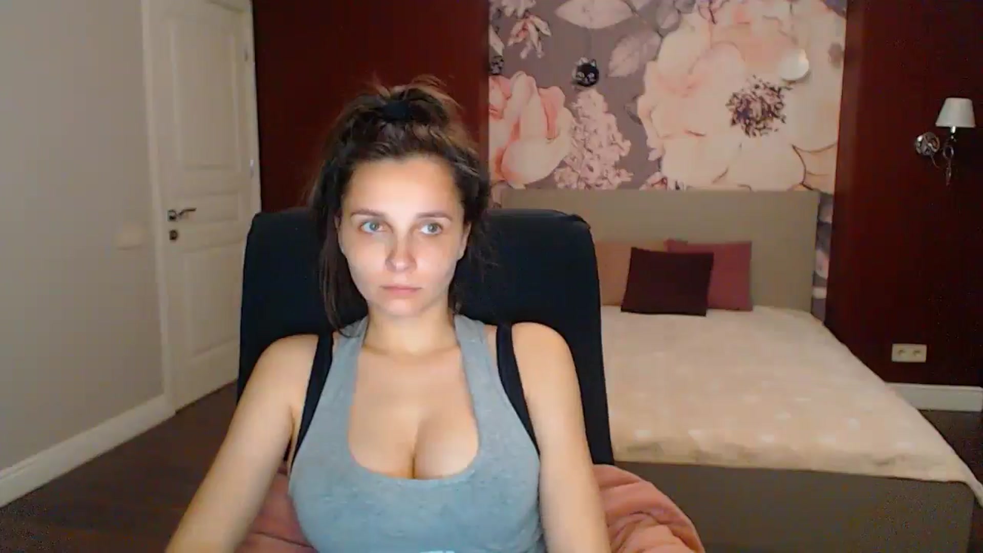 Gallery image thumbnail from Karina_Mils's myfreecams stream on, 05/17/2025, 16:08 image 9 of 20