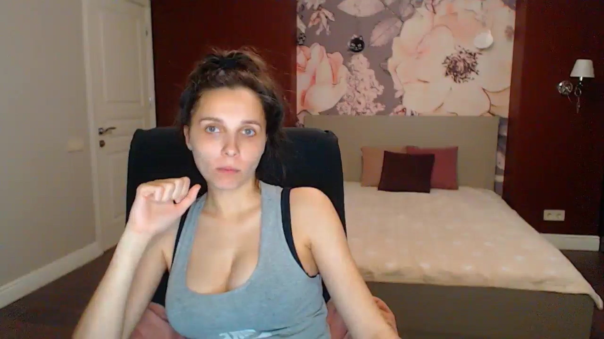 Gallery image thumbnail from Karina_Mils's myfreecams stream on, 05/17/2025, 16:37 image 11 of 20