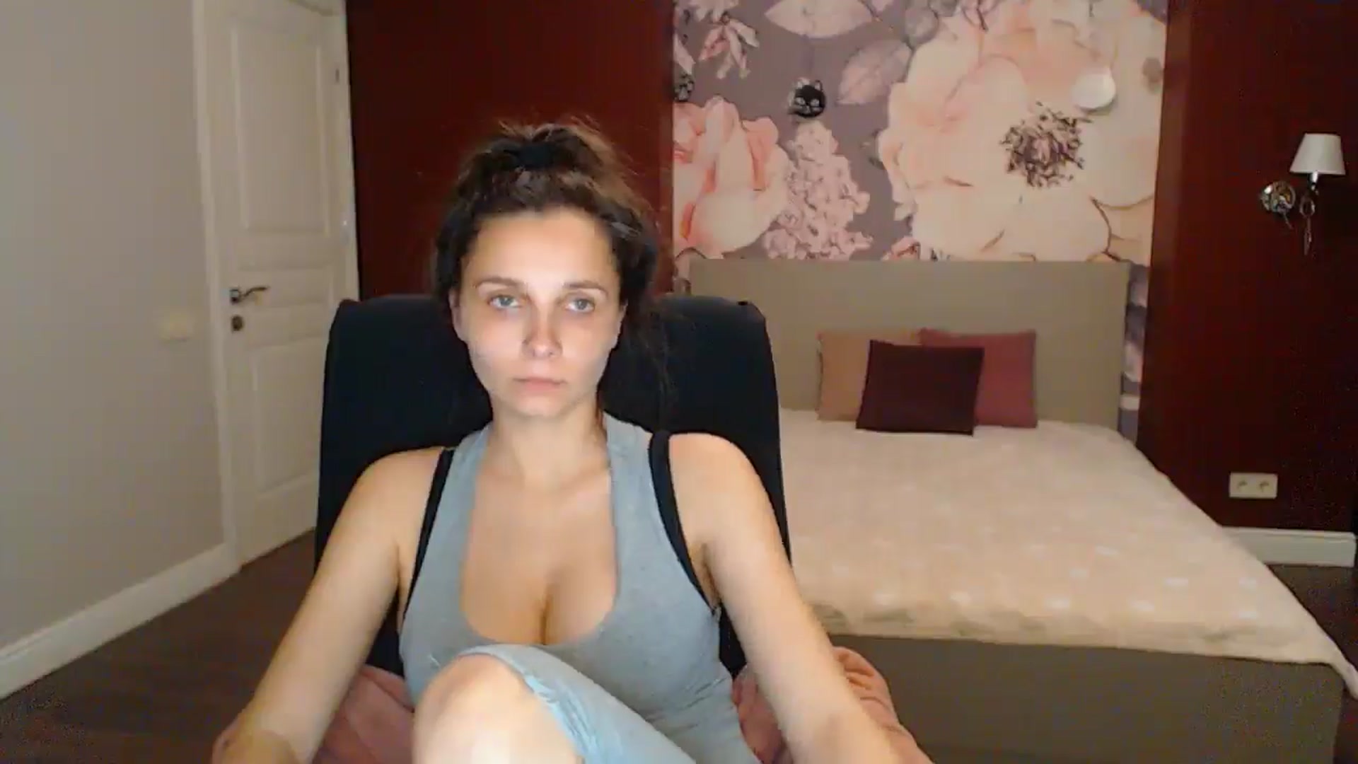 Gallery image thumbnail from Karina_Mils's myfreecams stream on, 05/17/2025, 16:37 image 13 of 20