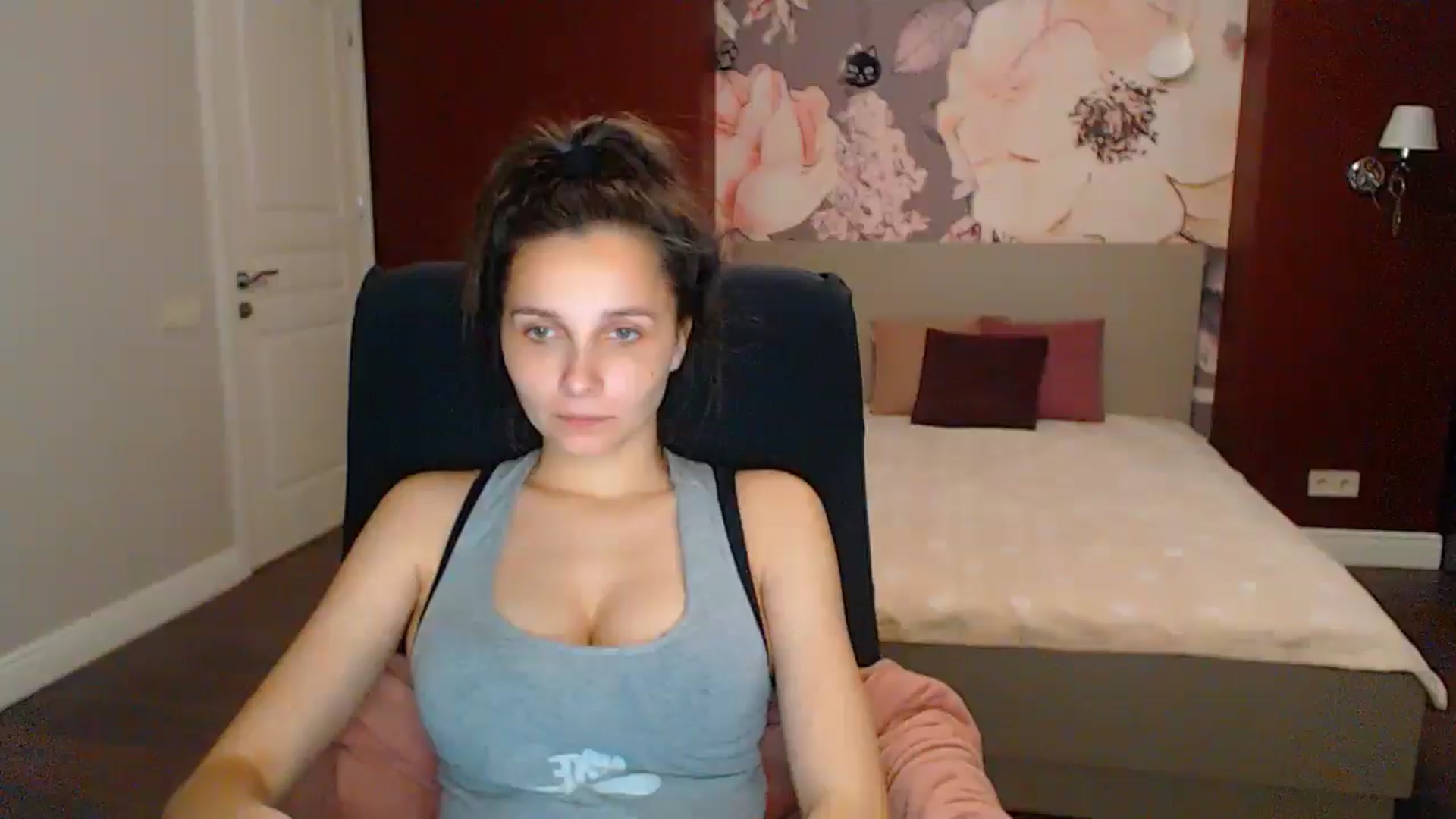 Gallery image thumbnail from Karina_Mils's myfreecams stream on, 05/17/2025, 16:37 image 1 of 20