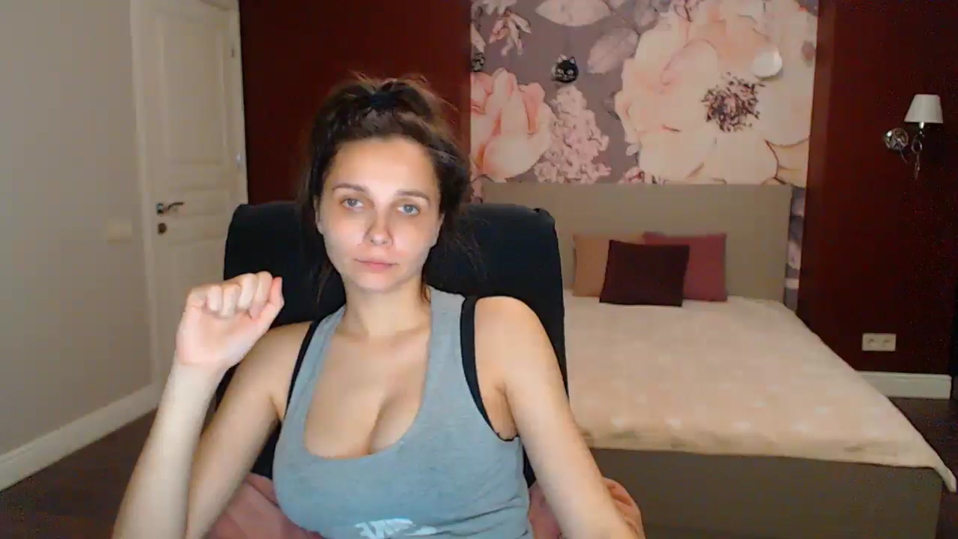 Gallery image thumbnail from Karina_Mils's myfreecams stream on, 05/17/2025, 16:37 image 8 of 20