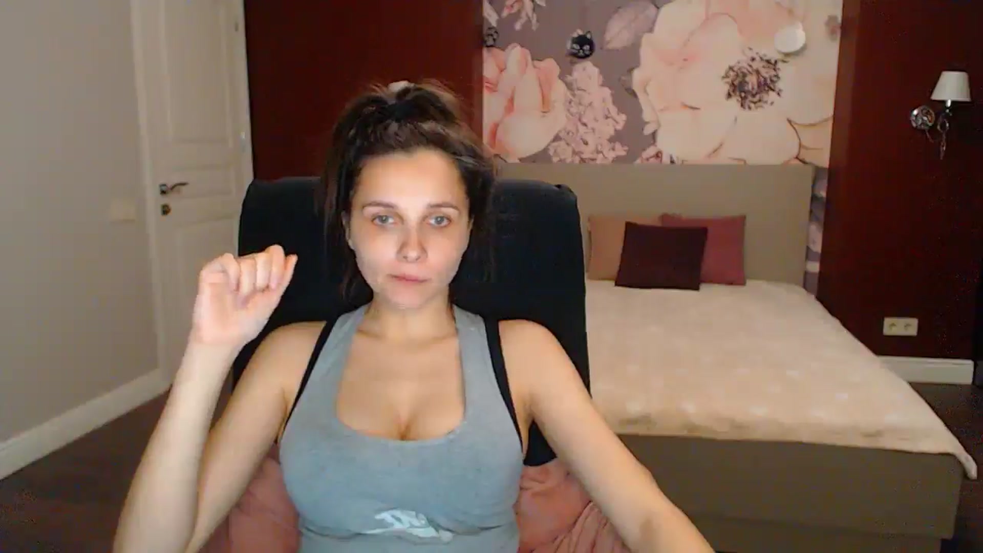 Gallery image thumbnail from Karina_Mils's myfreecams stream on, 05/17/2025, 16:37 image 2 of 20