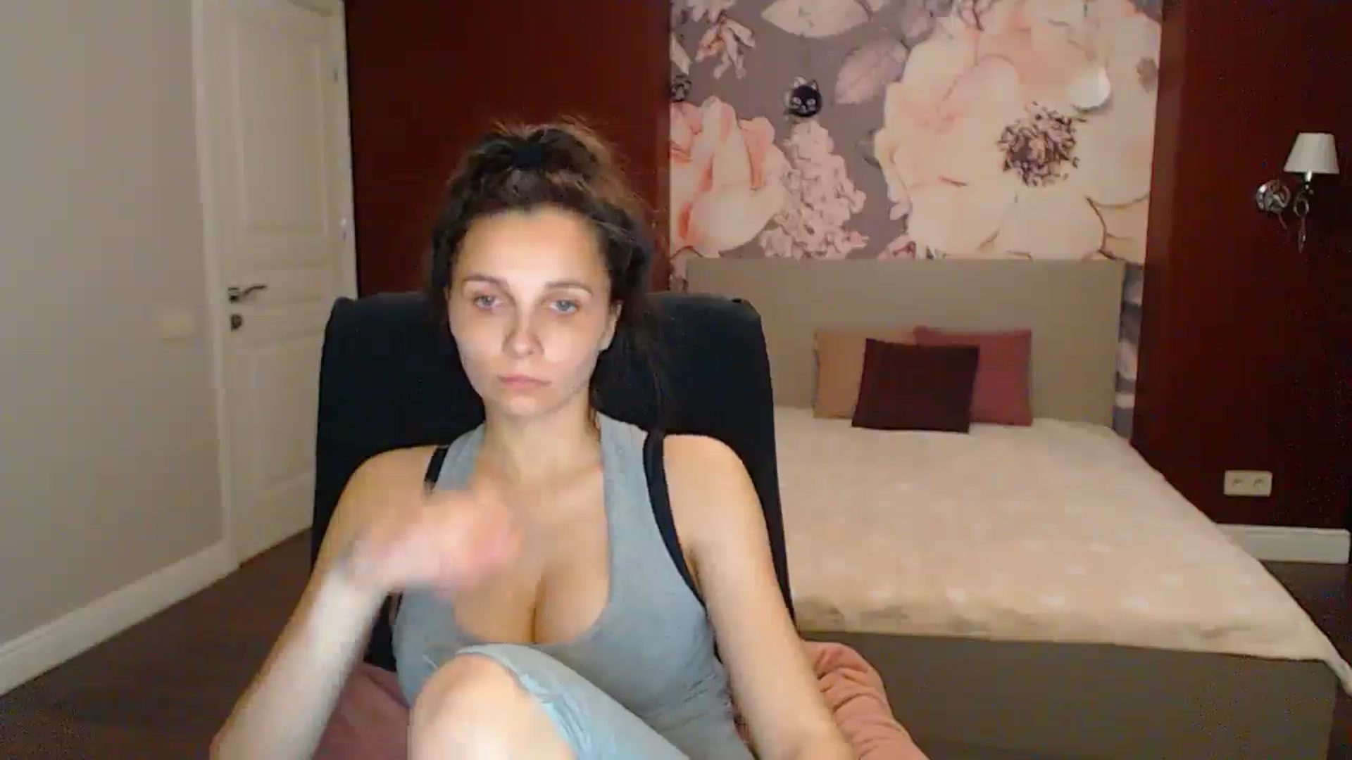 Gallery image thumbnail from Karina_Mils's myfreecams stream on, 05/17/2025, 16:37 image 15 of 20