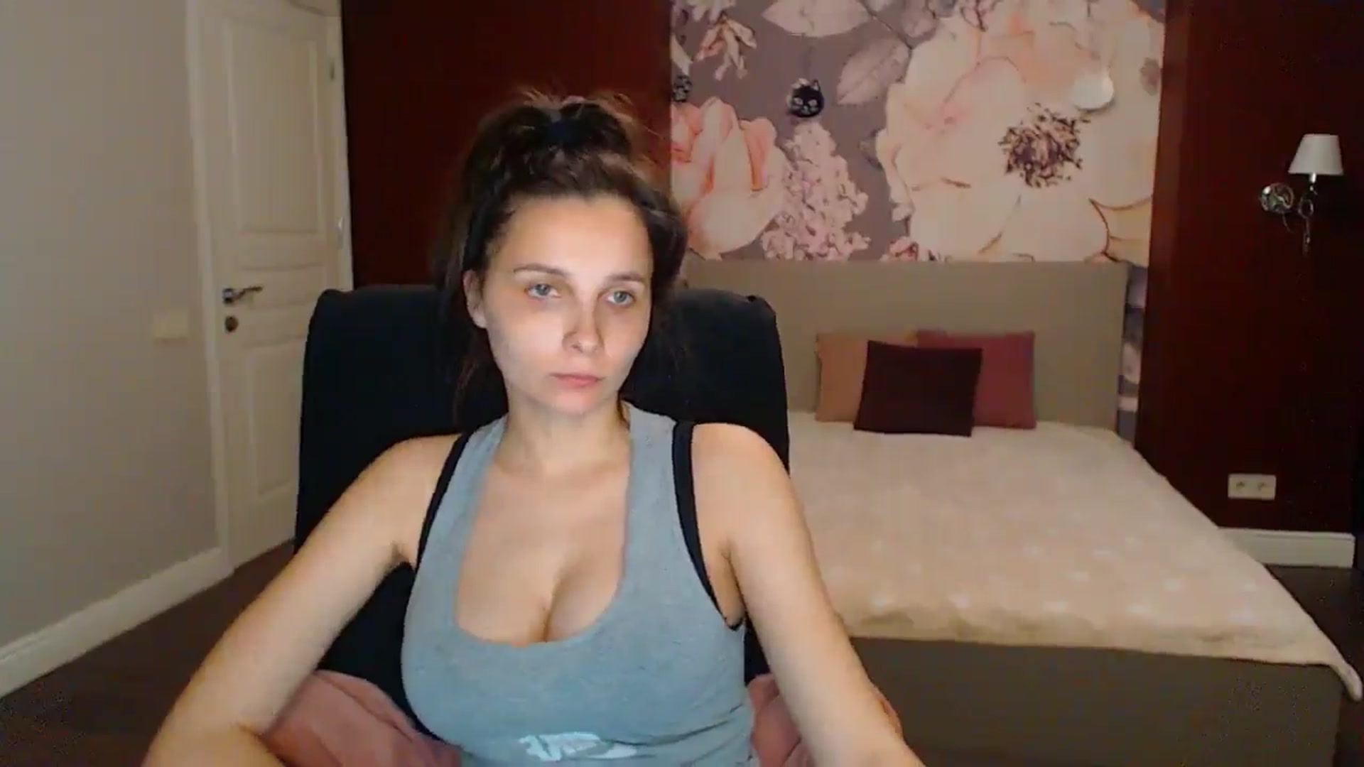 Gallery image thumbnail from Karina_Mils's myfreecams stream on, 05/17/2025, 16:37 image 4 of 20