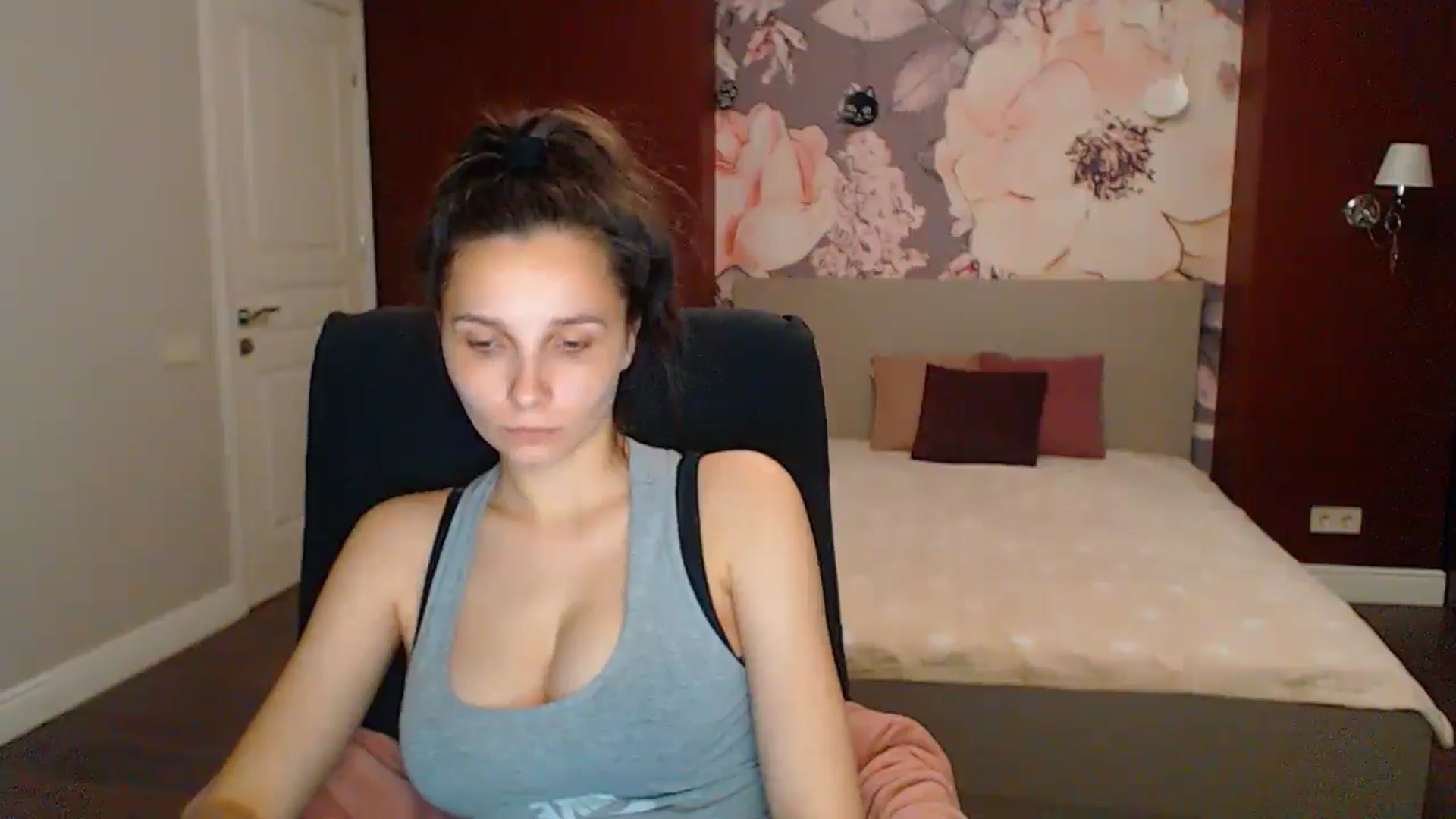 Gallery image thumbnail from Karina_Mils's myfreecams stream on, 05/17/2025, 16:37 image 10 of 20