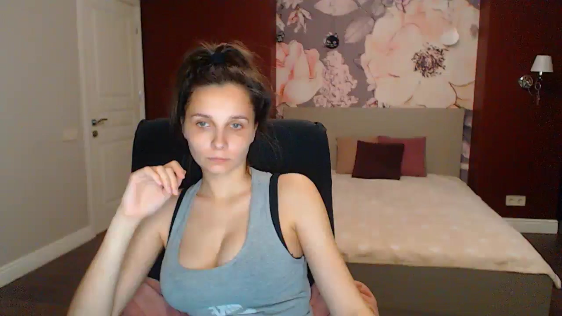 Gallery image thumbnail from Karina_Mils's myfreecams stream on, 05/17/2025, 16:37 image 9 of 20