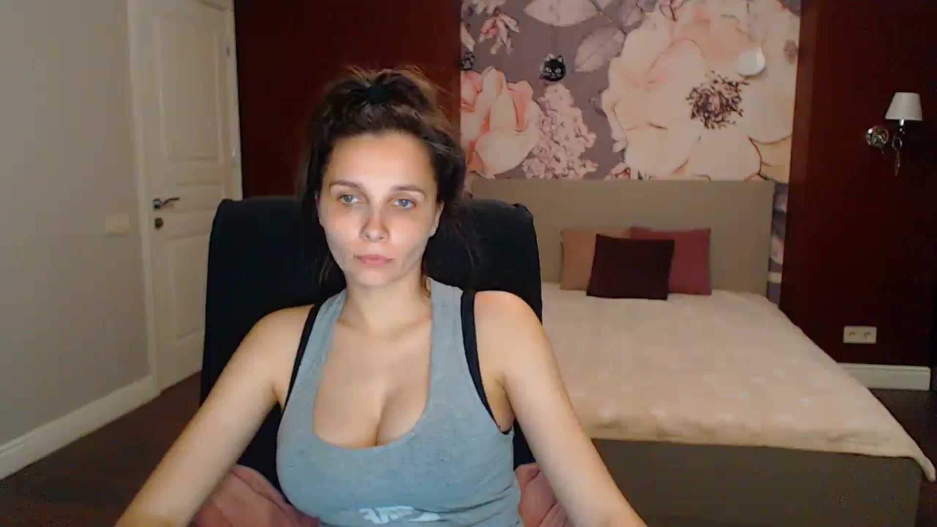 Gallery image thumbnail from Karina_Mils's myfreecams stream on, 05/17/2025, 16:37 image 5 of 20