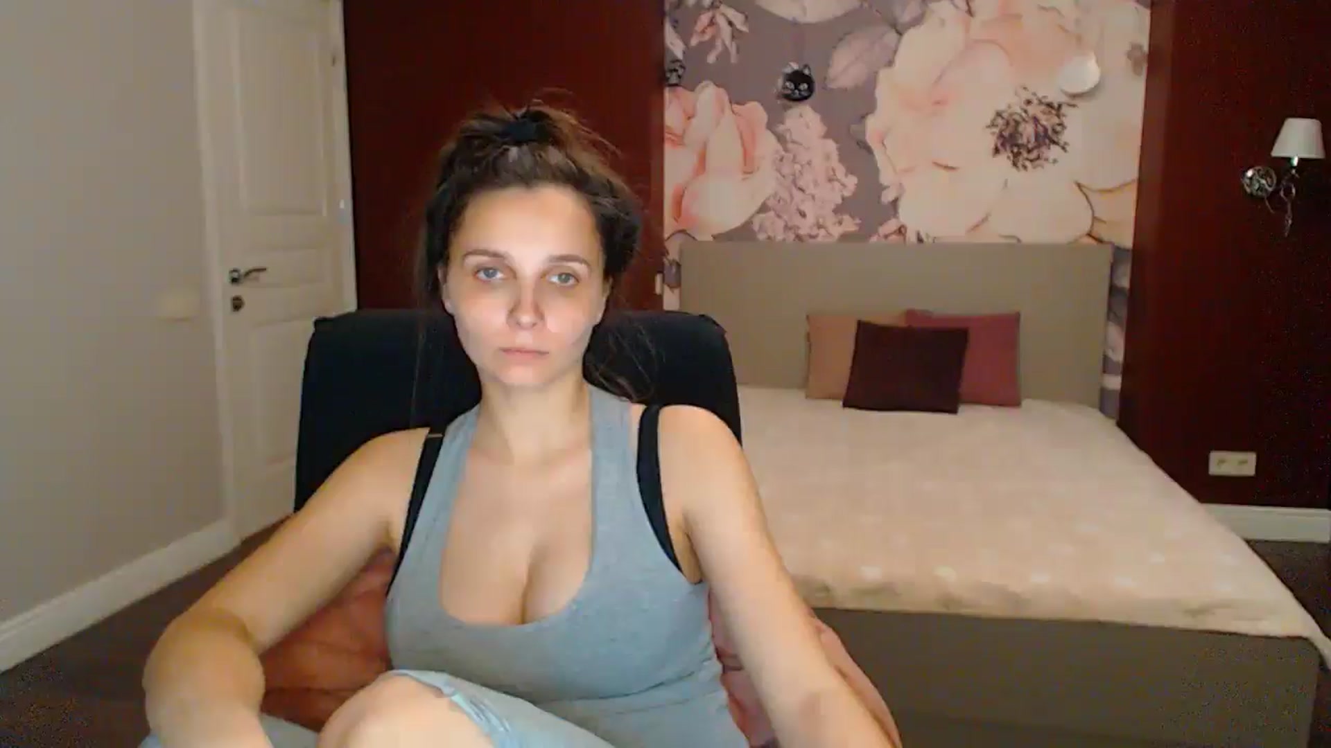 Gallery image thumbnail from Karina_Mils's myfreecams stream on, 05/17/2025, 18:30 image 18 of 20