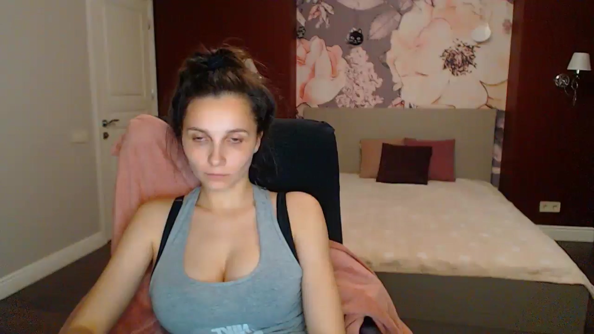 Gallery image thumbnail from Karina_Mils's myfreecams stream on, 05/17/2025, 18:30 image 14 of 20