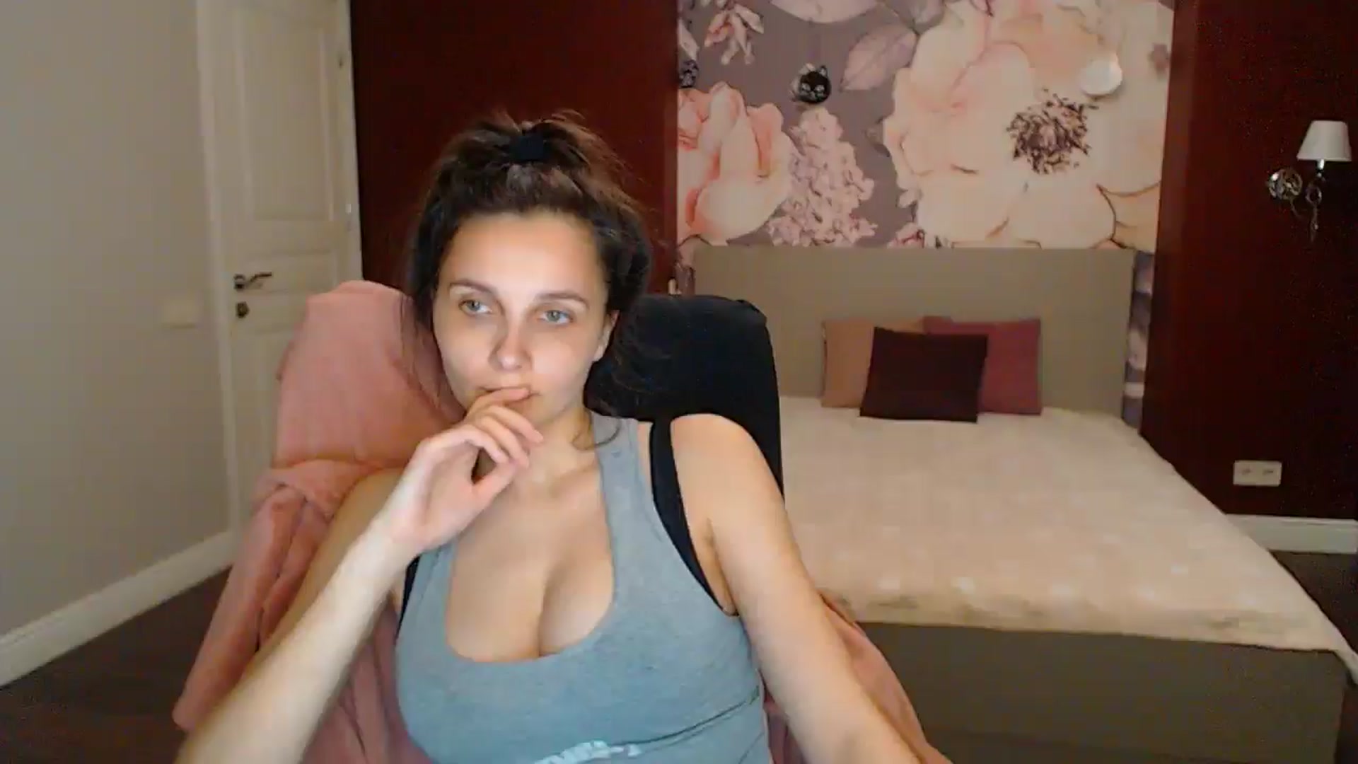 Gallery image thumbnail from Karina_Mils's myfreecams stream on, 05/17/2025, 18:30 image 7 of 20