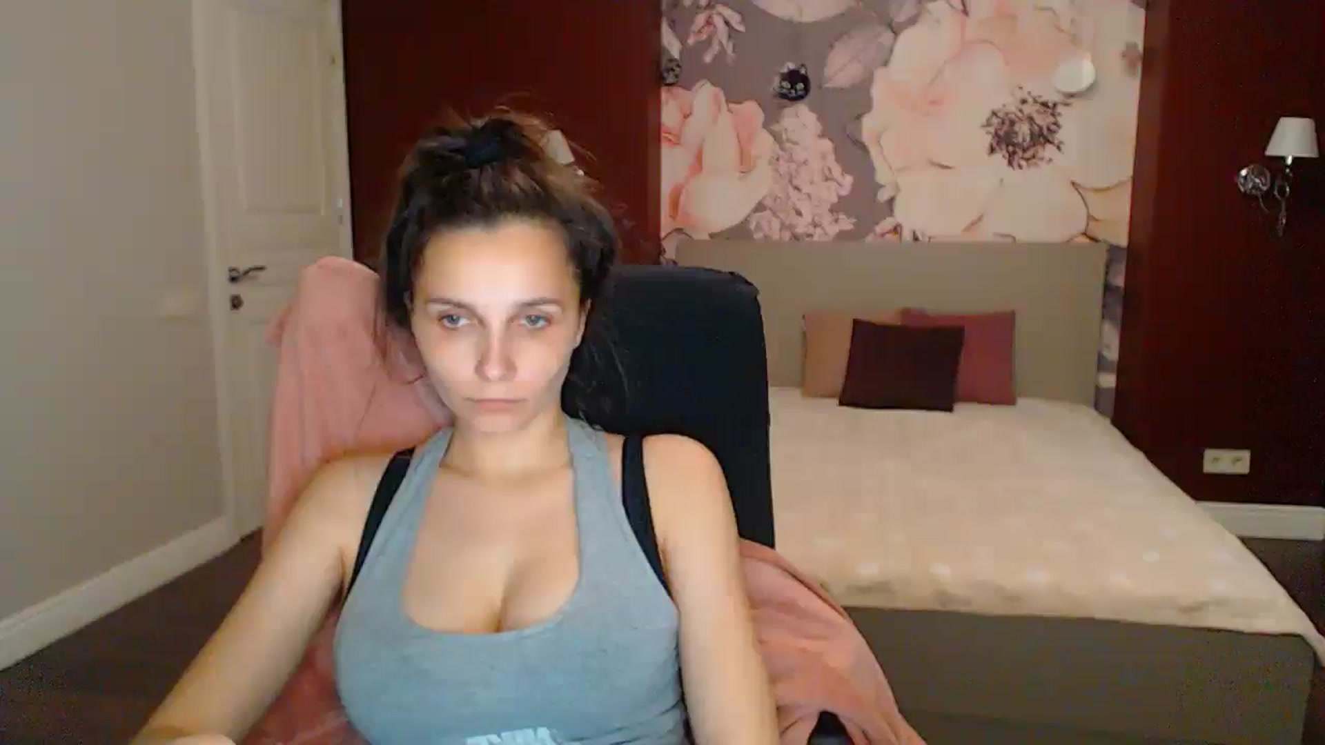 Gallery image thumbnail from Karina_Mils's myfreecams stream on, 05/17/2025, 18:30 image 16 of 20