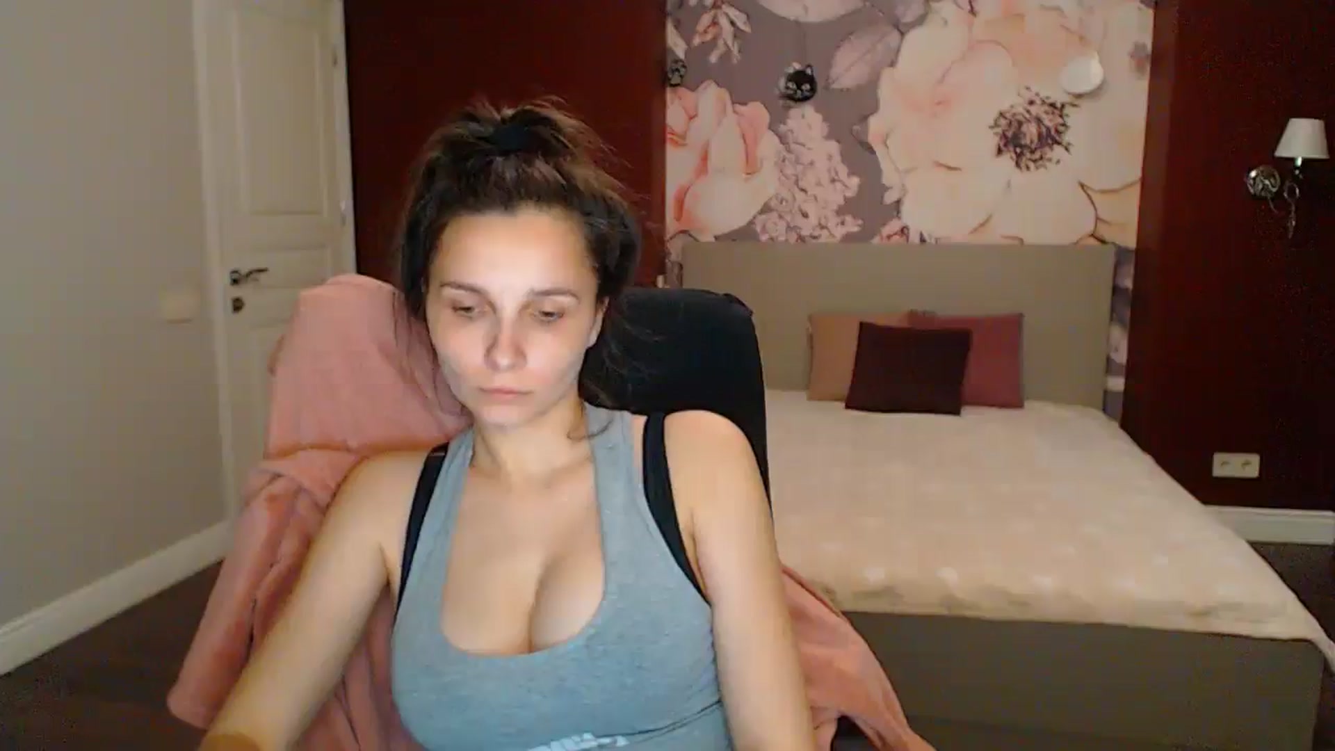 Gallery image thumbnail from Karina_Mils's myfreecams stream on, 05/17/2025, 18:30 image 6 of 20