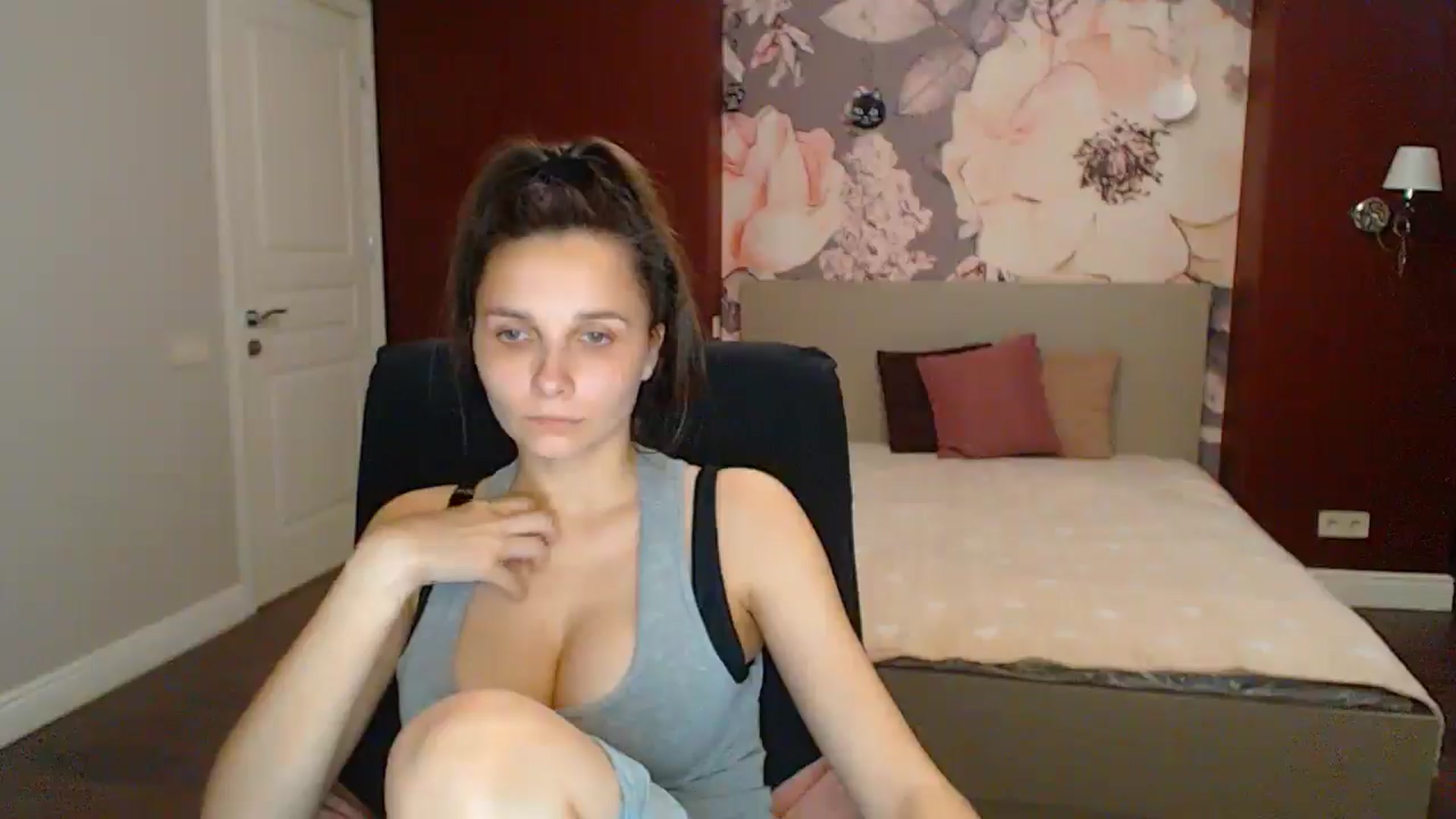 Gallery image thumbnail from Karina_Mils's myfreecams stream on, 05/18/2025, 16:41 image 19 of 20