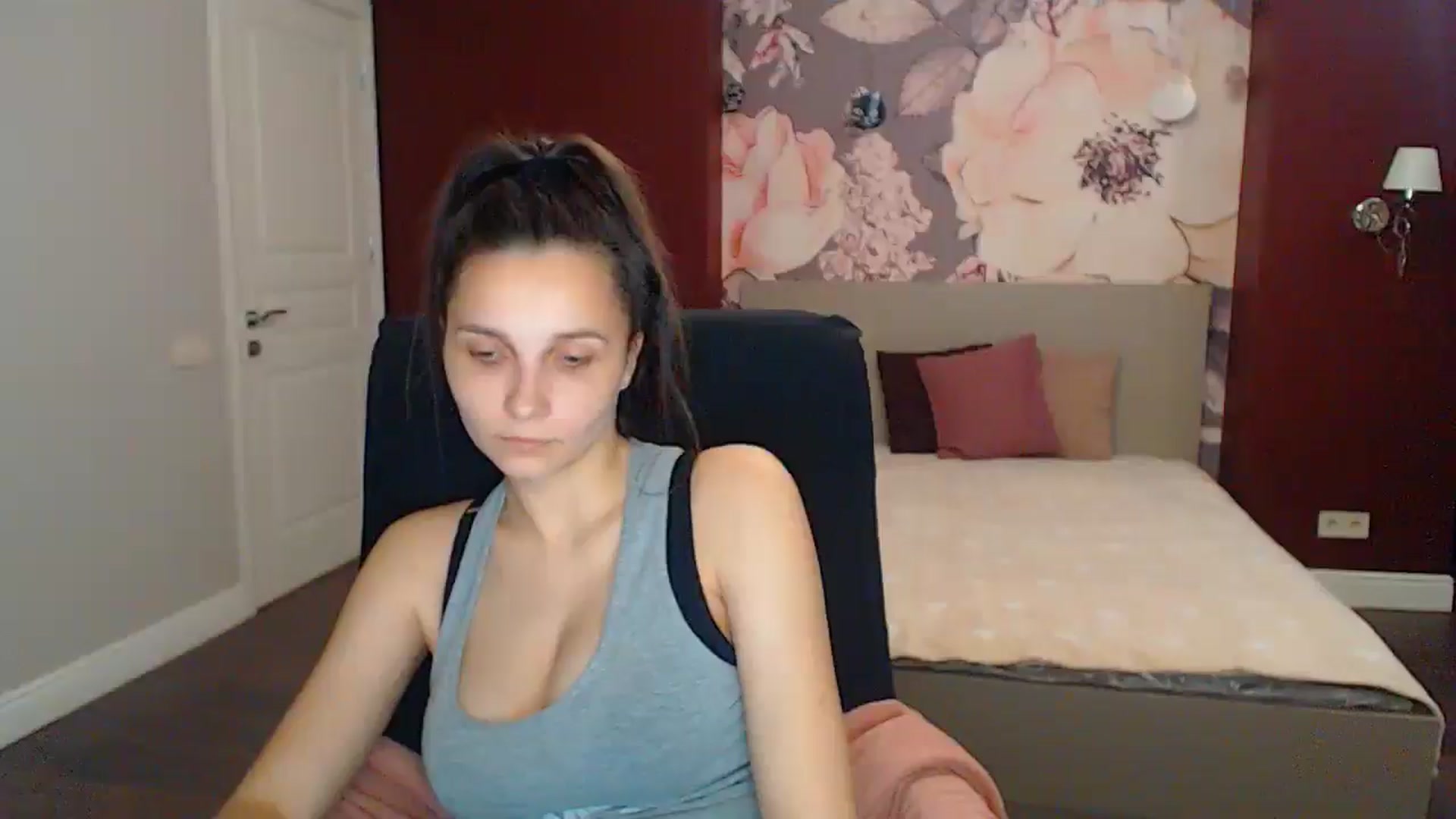 Gallery image thumbnail from Karina_Mils's myfreecams stream on, 05/18/2025, 16:41 image 6 of 20