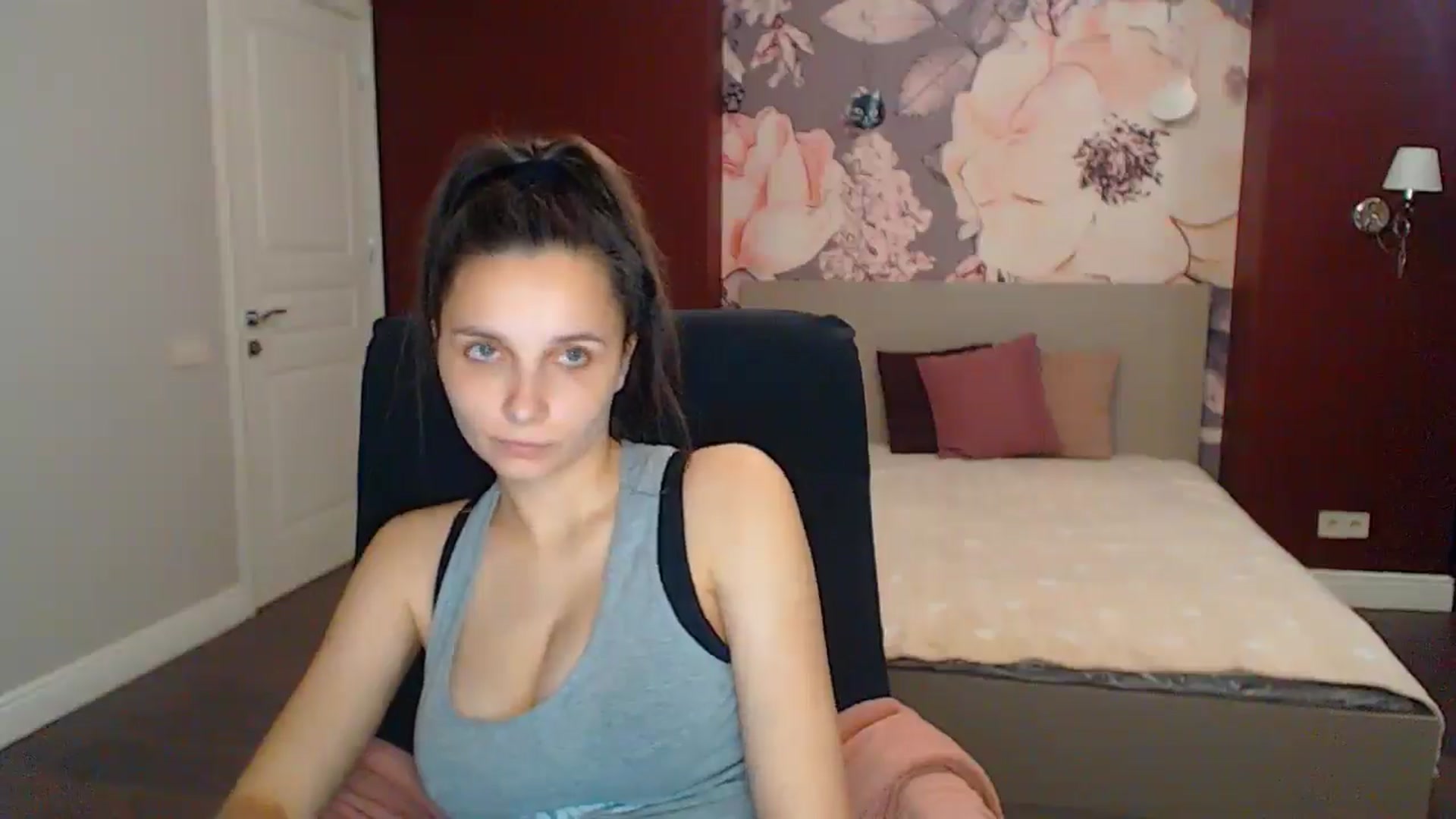 Gallery image thumbnail from Karina_Mils's myfreecams stream on, 05/18/2025, 16:41 image 7 of 20