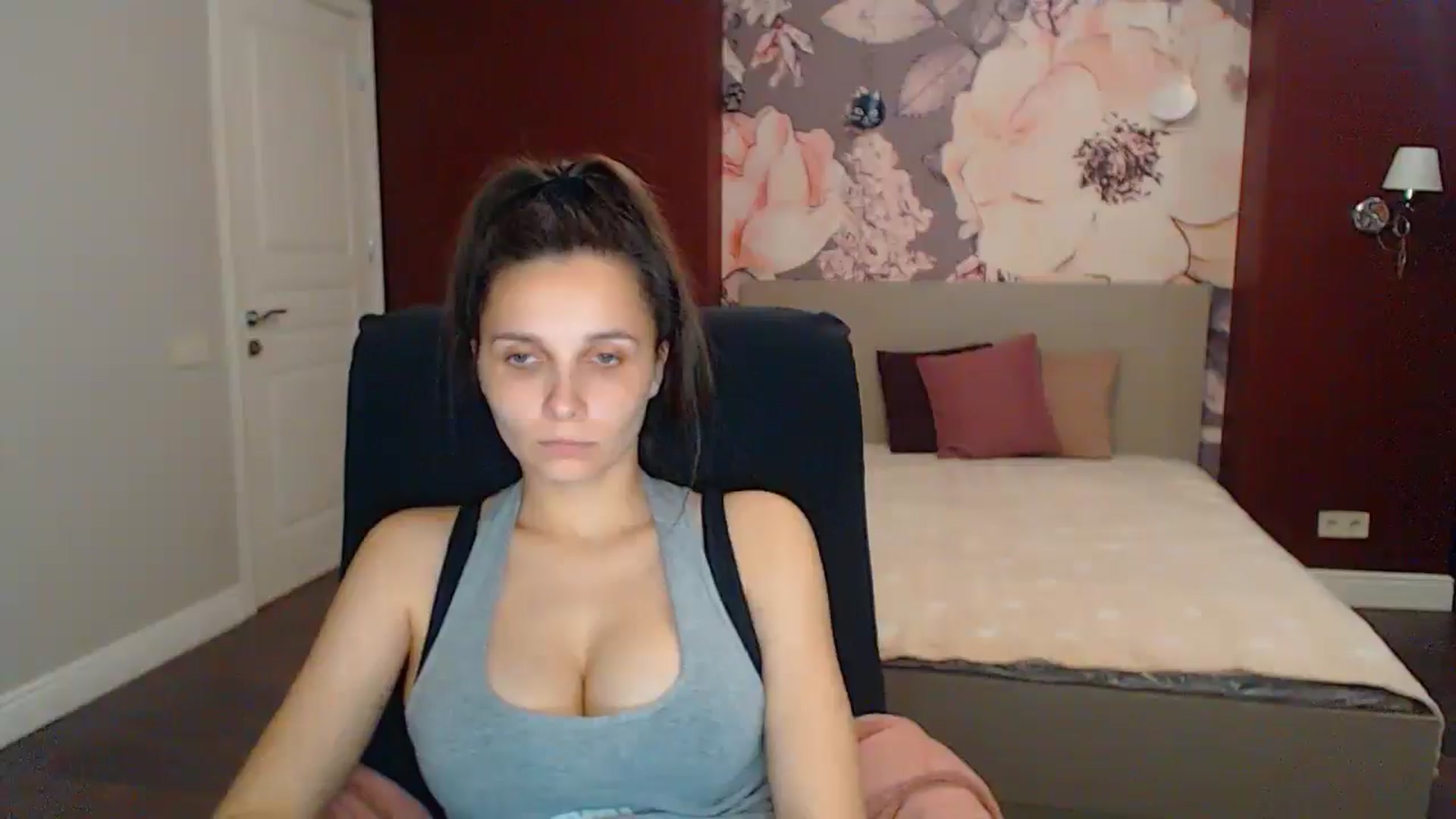Gallery image thumbnail from Karina_Mils's myfreecams stream on, 05/18/2025, 16:41 image 10 of 20