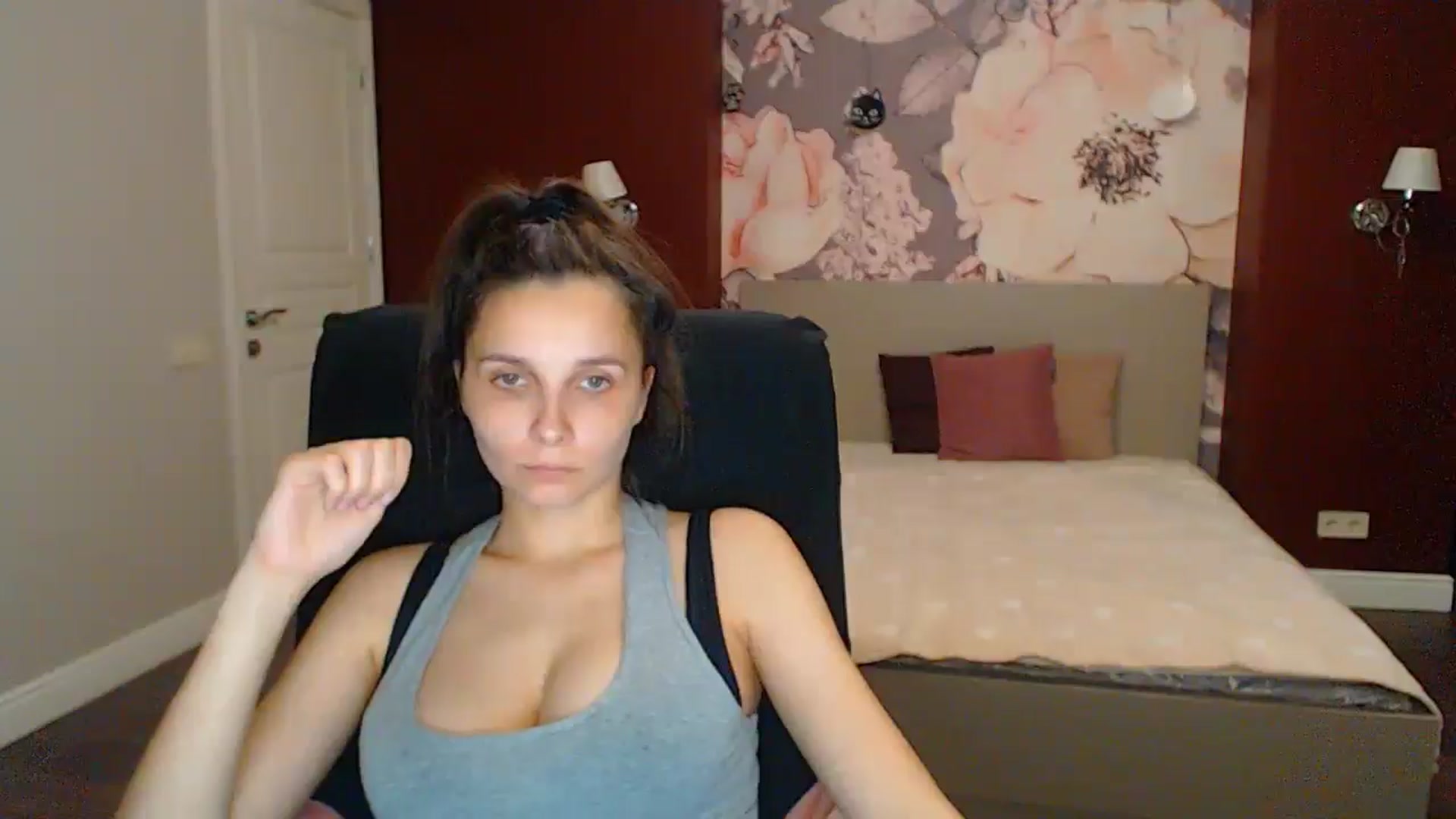 Gallery image thumbnail from Karina_Mils's myfreecams stream on, 05/18/2025, 18:12 image 8 of 20