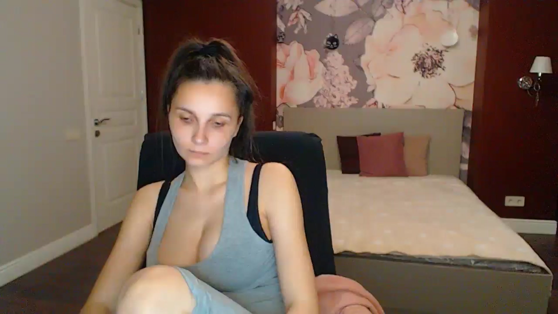 Gallery image thumbnail from Karina_Mils's myfreecams stream on, 05/18/2025, 18:12 image 18 of 20