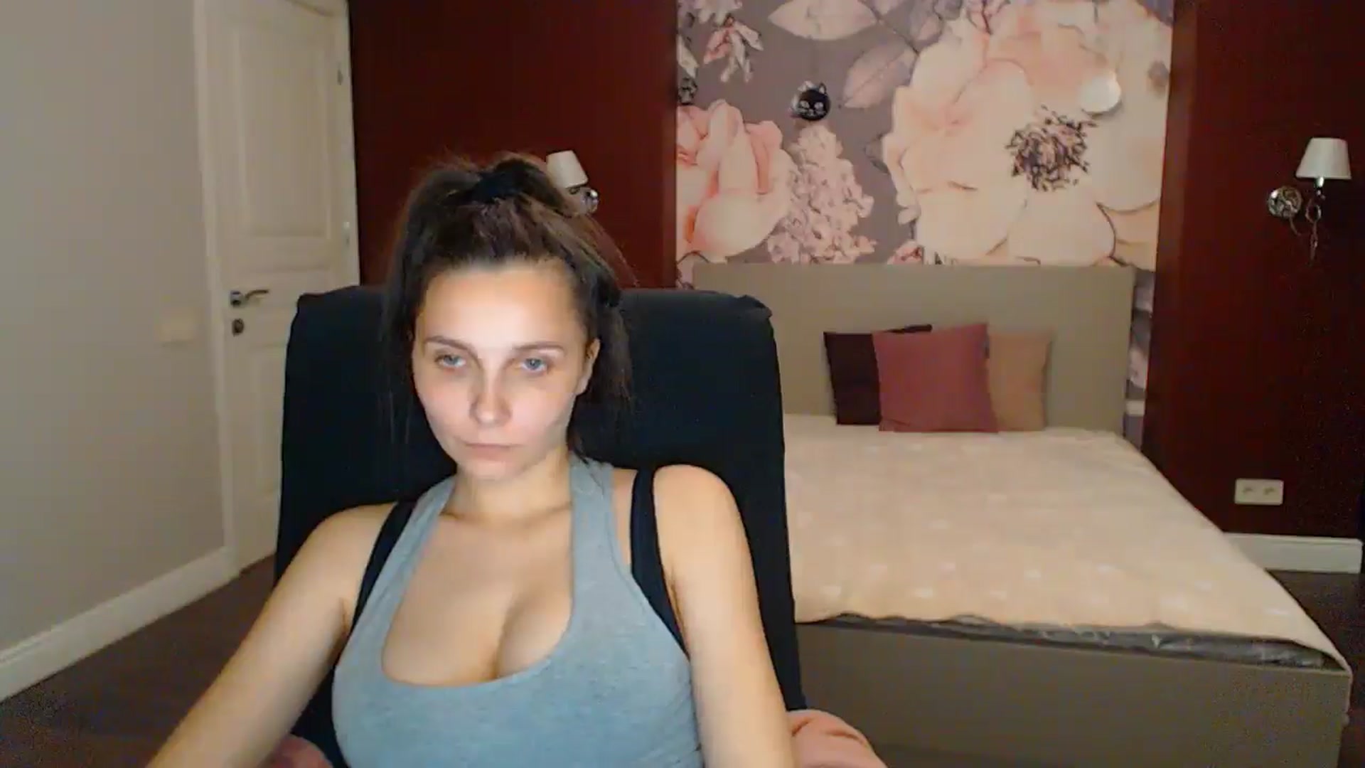Gallery image thumbnail from Karina_Mils's myfreecams stream on, 05/18/2025, 18:12 image 4 of 20