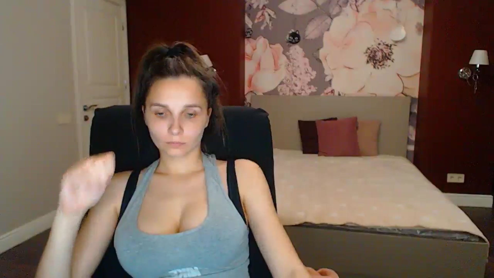 Gallery image thumbnail from Karina_Mils's myfreecams stream on, 05/18/2025, 18:12 image 13 of 20