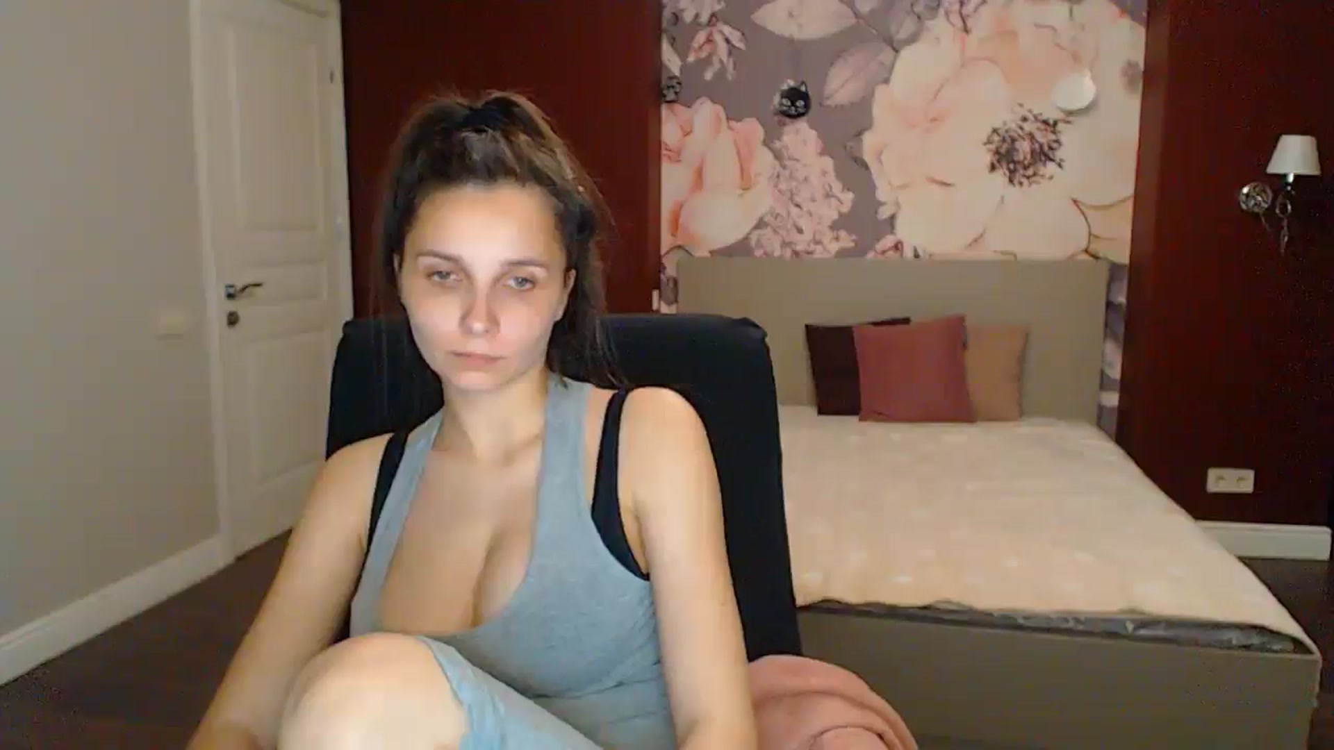 Gallery image thumbnail from Karina_Mils's myfreecams stream on, 05/18/2025, 18:12 image 17 of 20