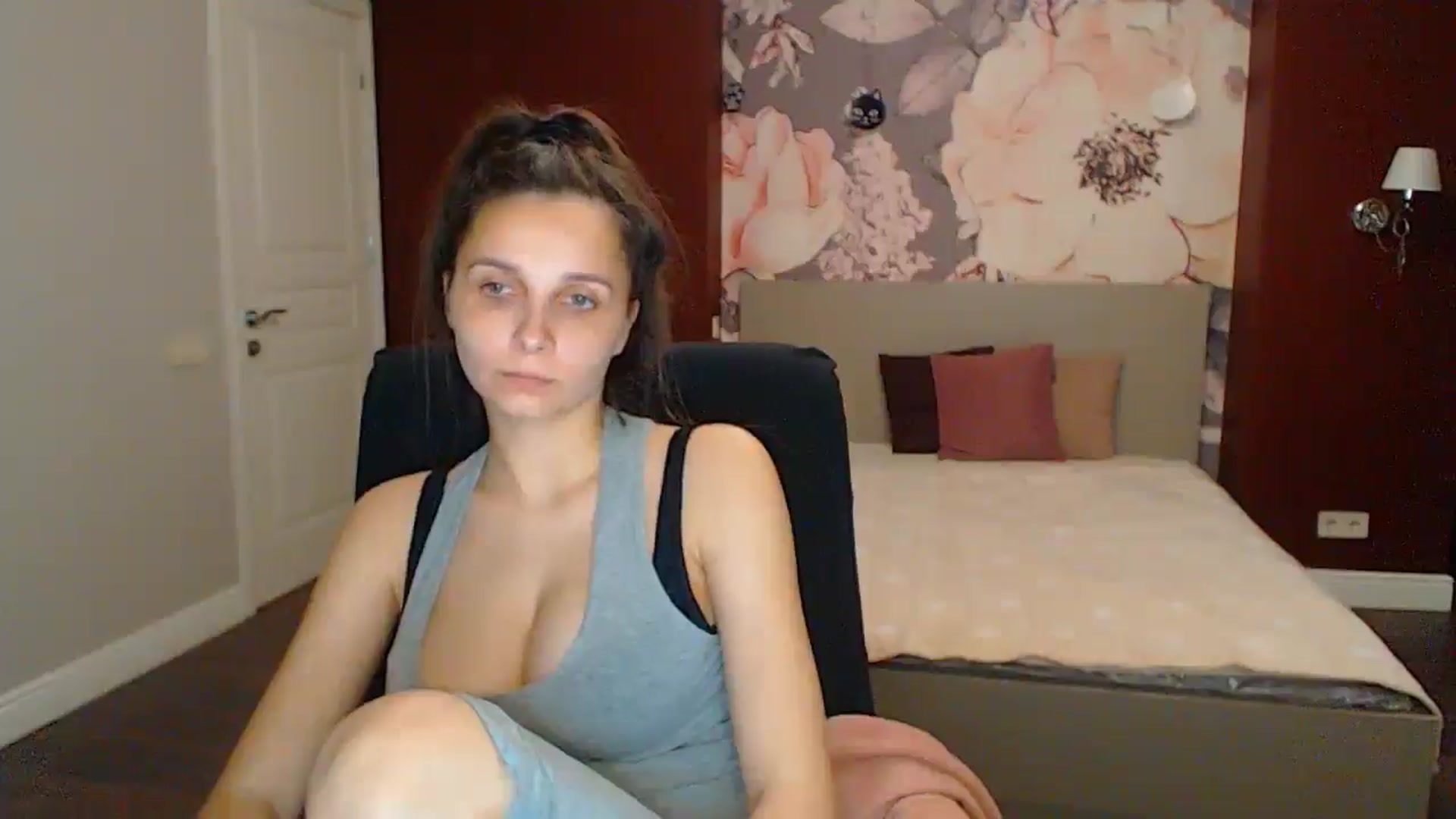 Gallery image thumbnail from Karina_Mils's myfreecams stream on, 05/18/2025, 18:12 image 16 of 20