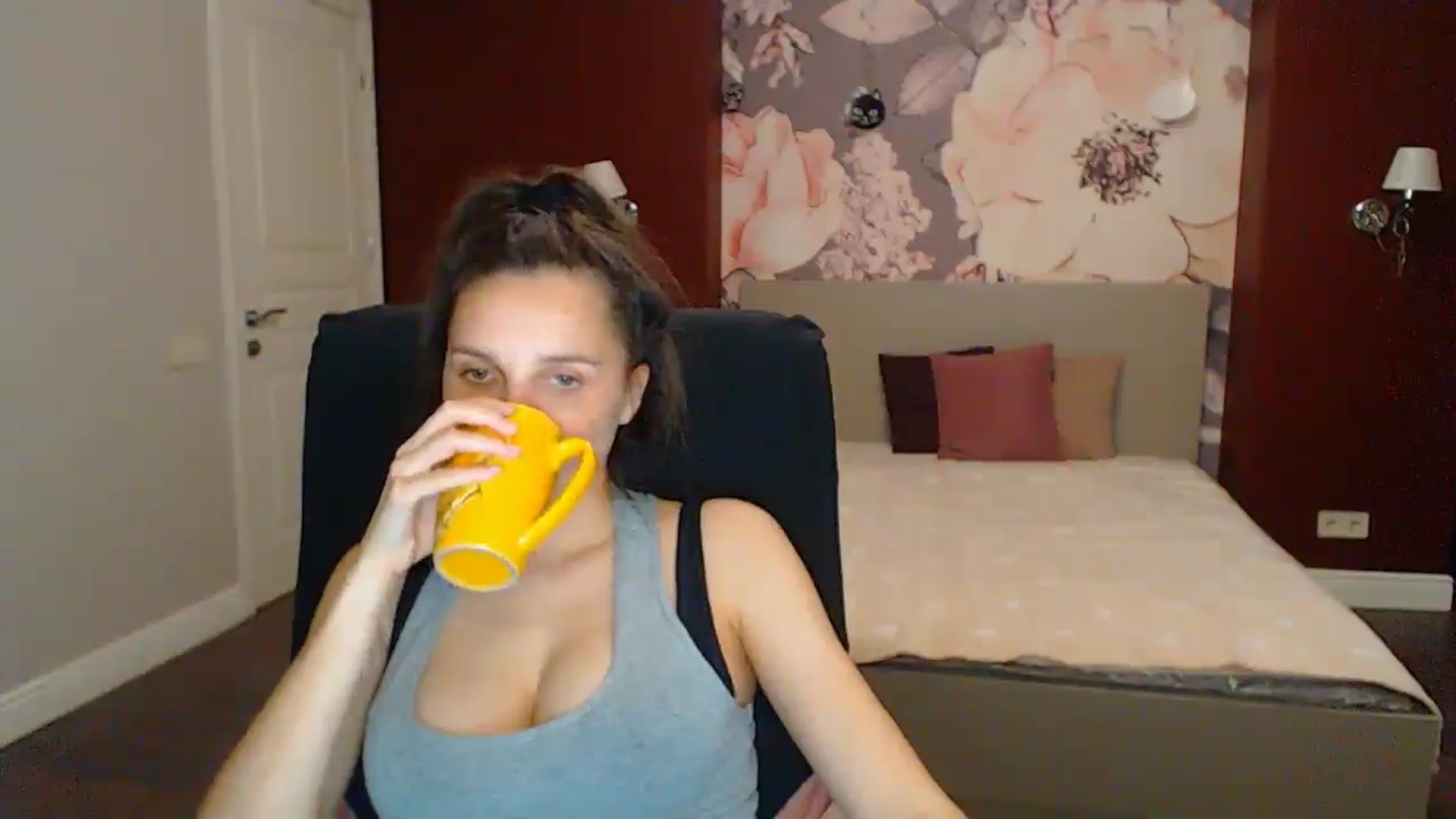 Gallery image thumbnail from Karina_Mils's myfreecams stream on, 05/18/2025, 18:12 image 3 of 20