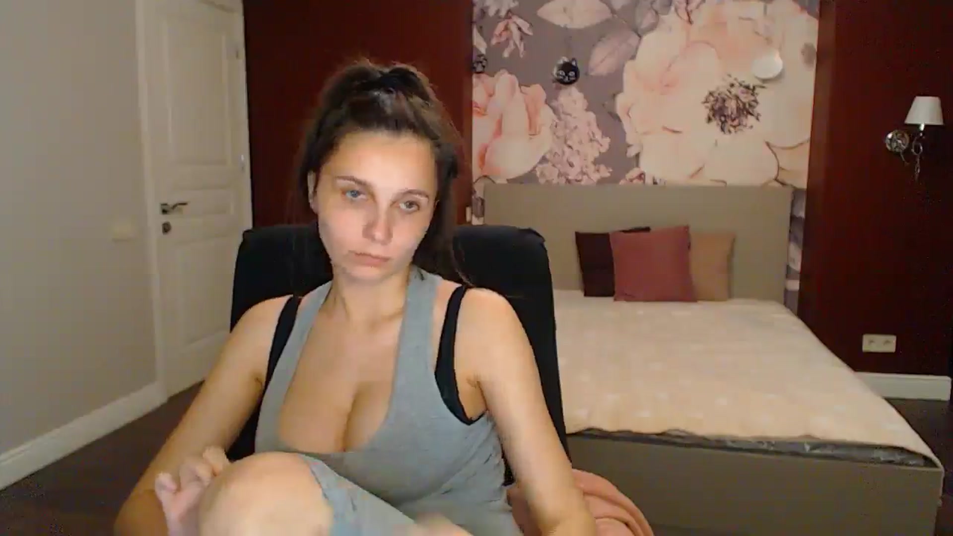 Gallery image thumbnail from Karina_Mils's myfreecams stream on, 05/18/2025, 18:12 image 15 of 20