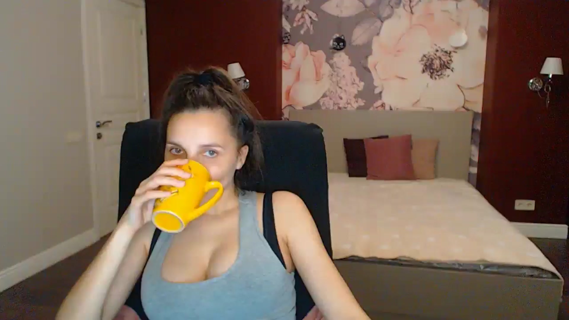 Gallery image thumbnail from Karina_Mils's myfreecams stream on, 05/18/2025, 18:12 image 1 of 20
