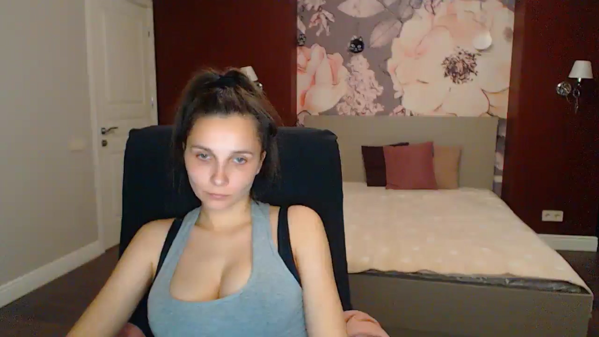 Gallery image thumbnail from Karina_Mils's myfreecams stream on, 05/18/2025, 18:12 image 2 of 20