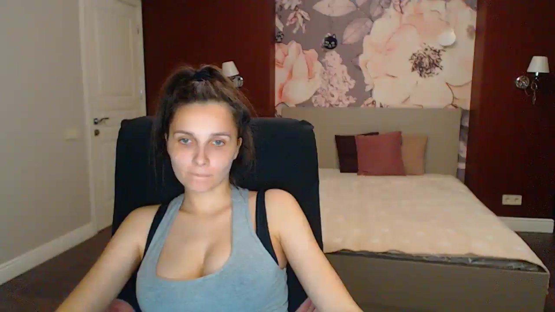 Gallery image thumbnail from Karina_Mils's myfreecams stream on, 05/18/2025, 18:12 image 6 of 20