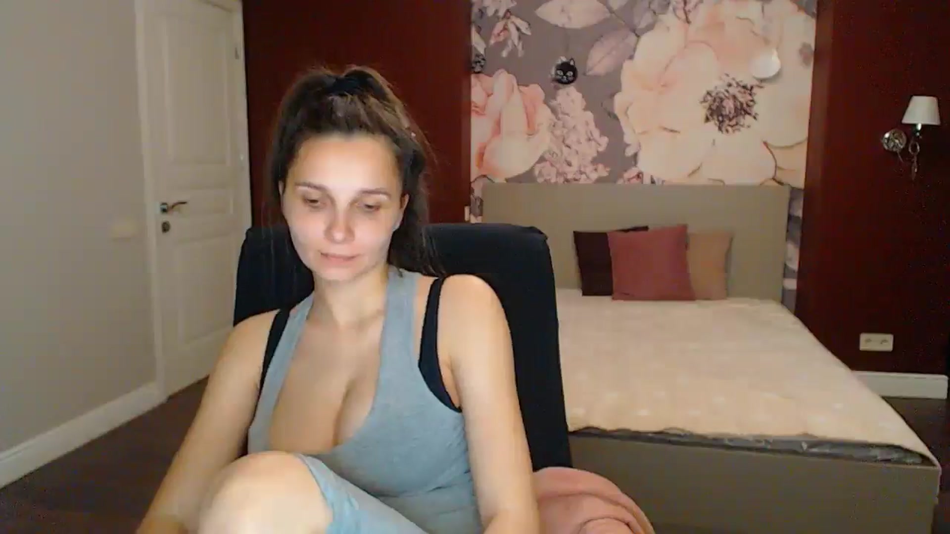 Gallery image thumbnail from Karina_Mils's myfreecams stream on, 05/18/2025, 18:12 image 19 of 20