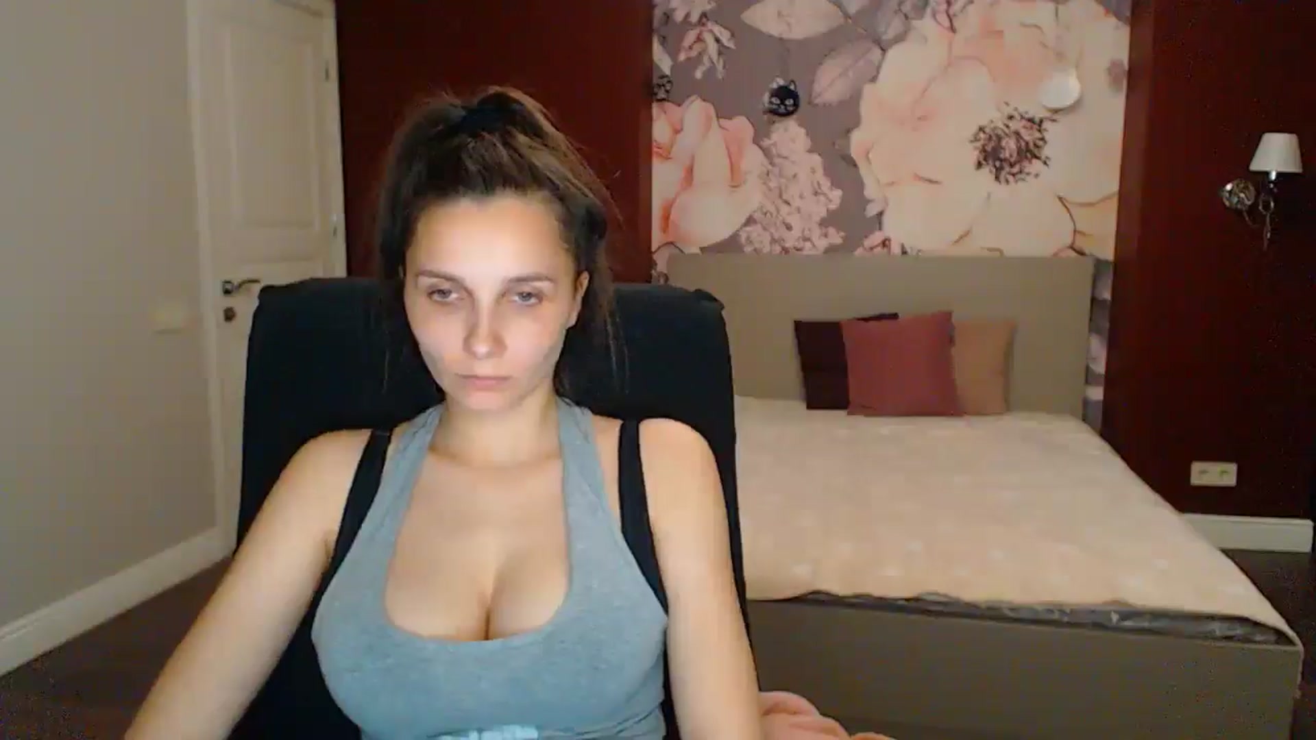 Gallery image thumbnail from Karina_Mils's myfreecams stream on, 05/18/2025, 18:12 image 9 of 20