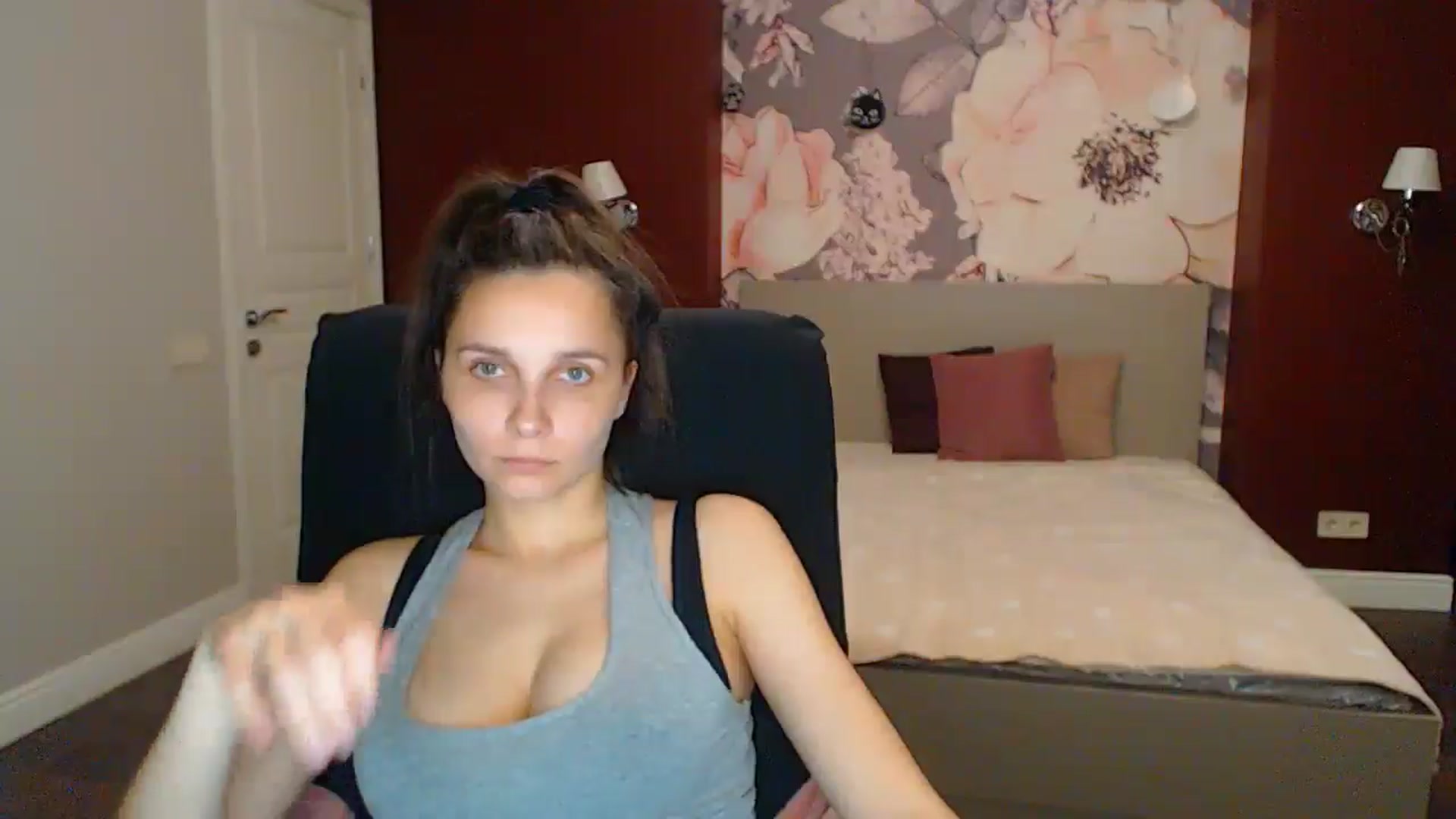 Gallery image thumbnail from Karina_Mils's myfreecams stream on, 05/18/2025, 18:12 image 5 of 20