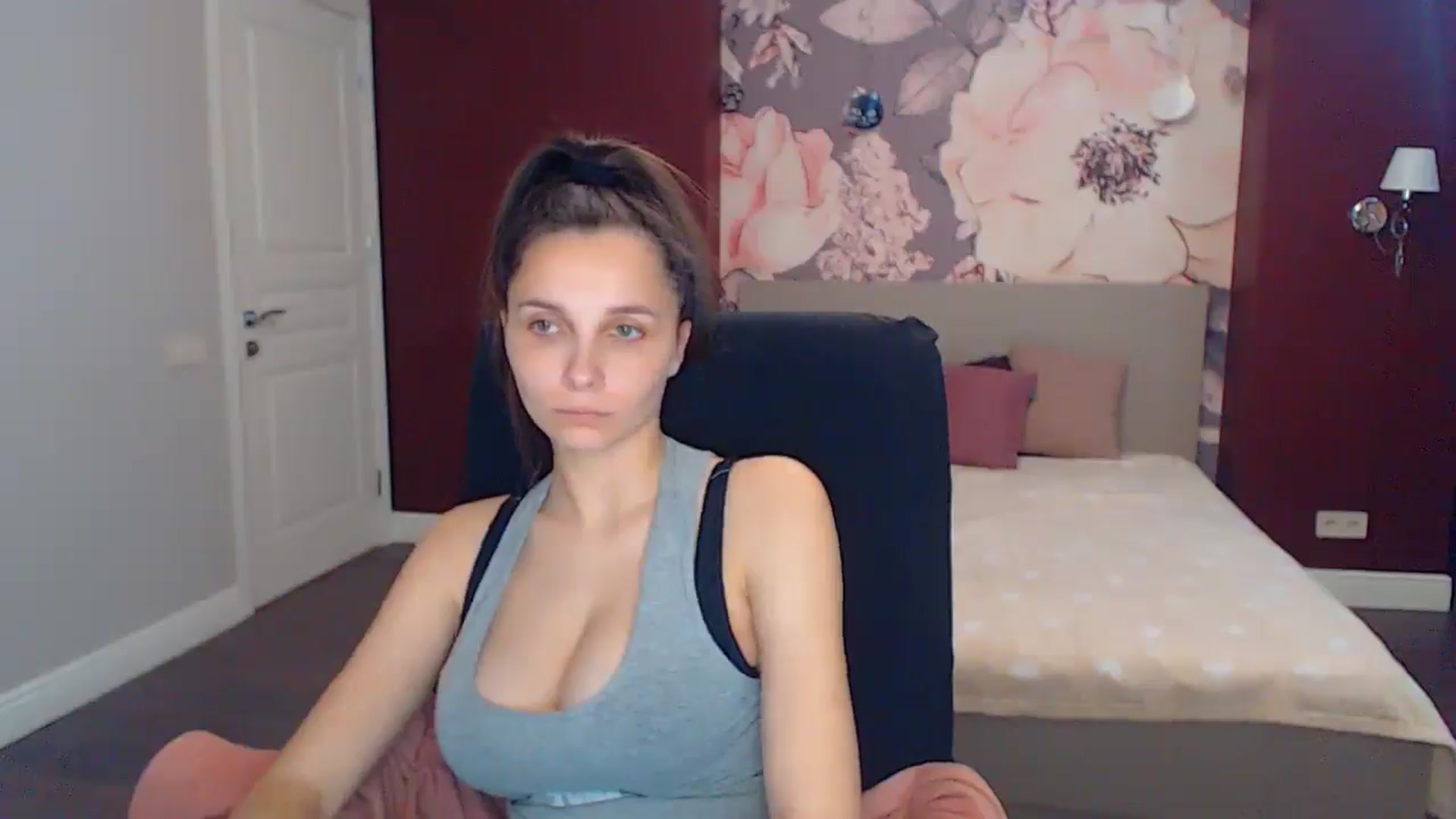 Gallery image thumbnail from Karina_Mils's myfreecams stream on, 05/19/2025, 10:07 image 19 of 20
