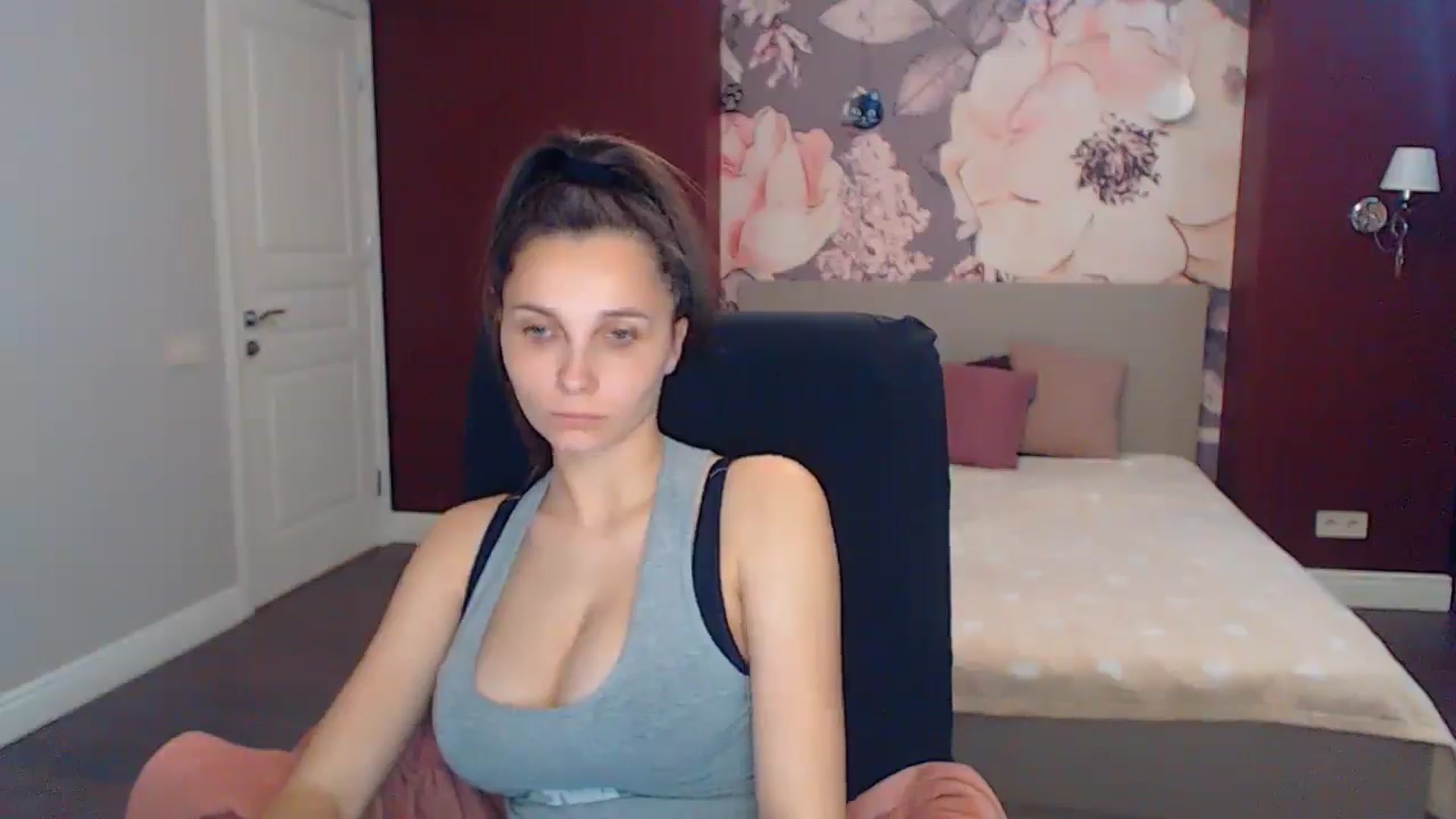 Gallery image thumbnail from Karina_Mils's myfreecams stream on, 05/19/2025, 10:07 image 18 of 20