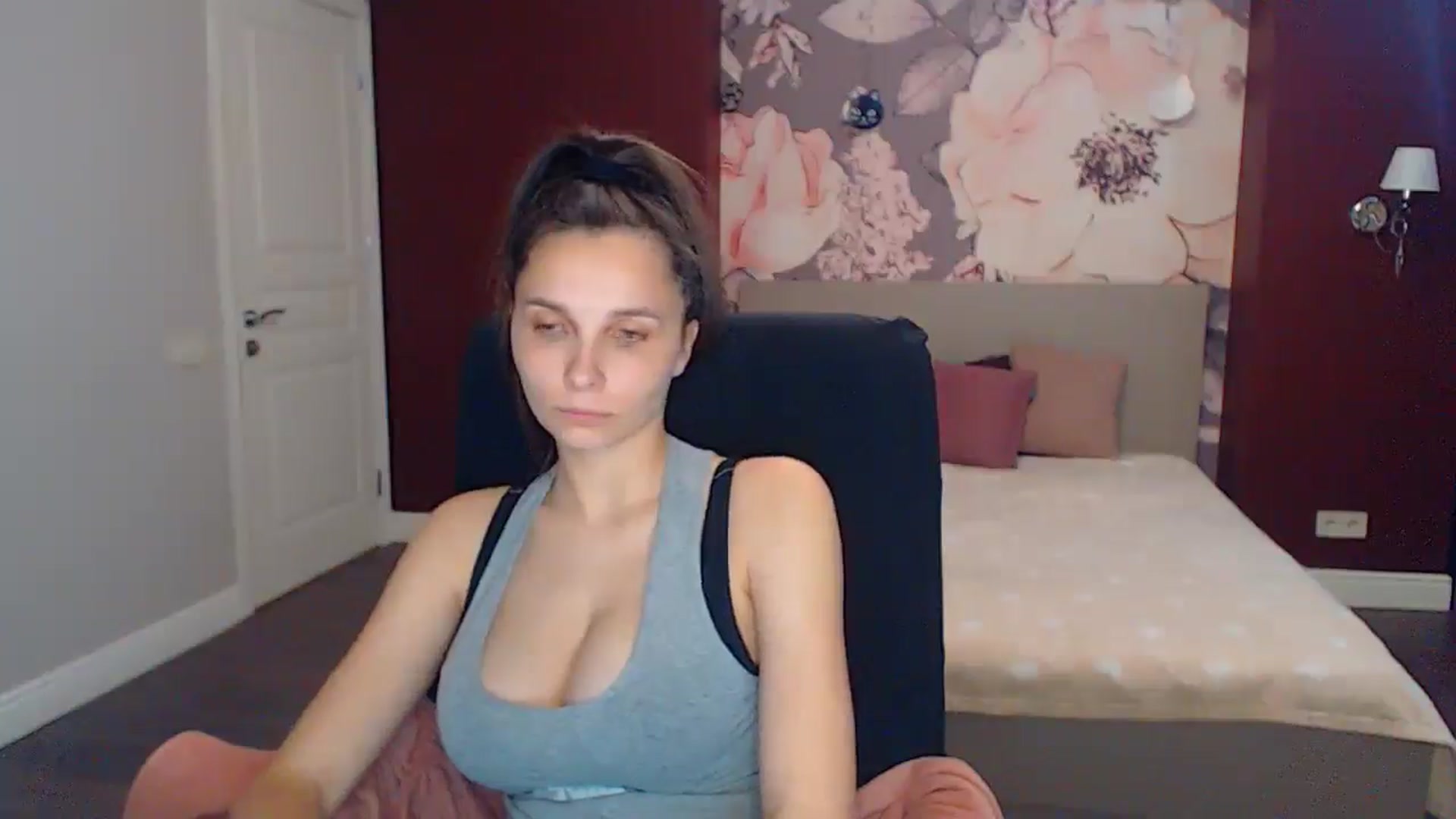 Gallery image thumbnail from Karina_Mils's myfreecams stream on, 05/19/2025, 10:07 image 13 of 20