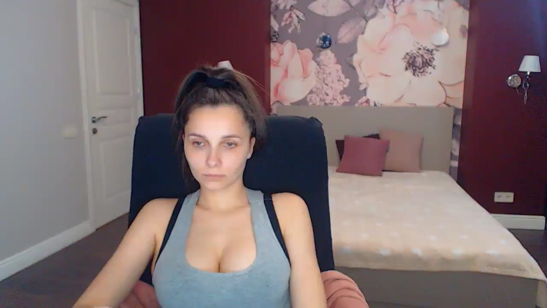 Gallery image thumbnail from Karina_Mils's myfreecams stream on, 05/19/2025, 10:07 image 8 of 20