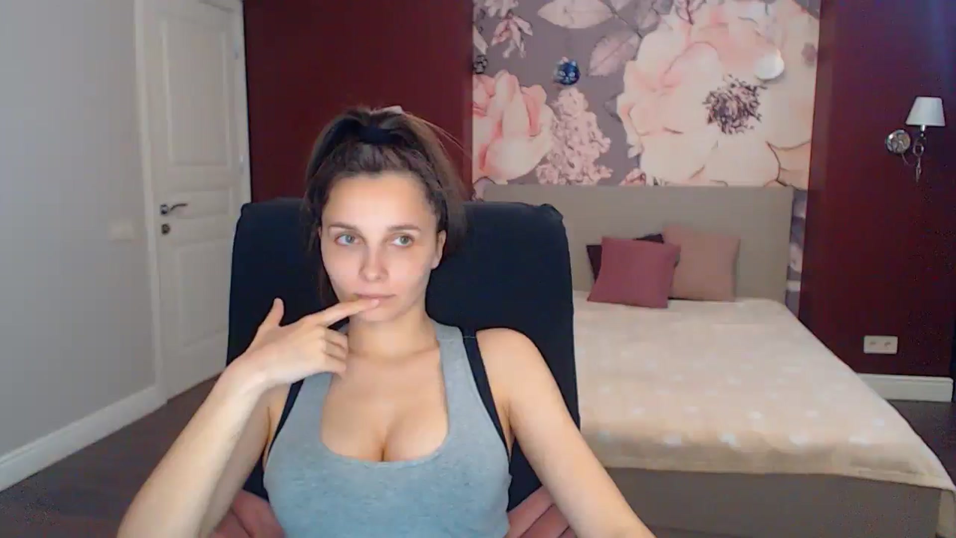 Gallery image thumbnail from Karina_Mils's myfreecams stream on, 05/19/2025, 10:07 image 3 of 20