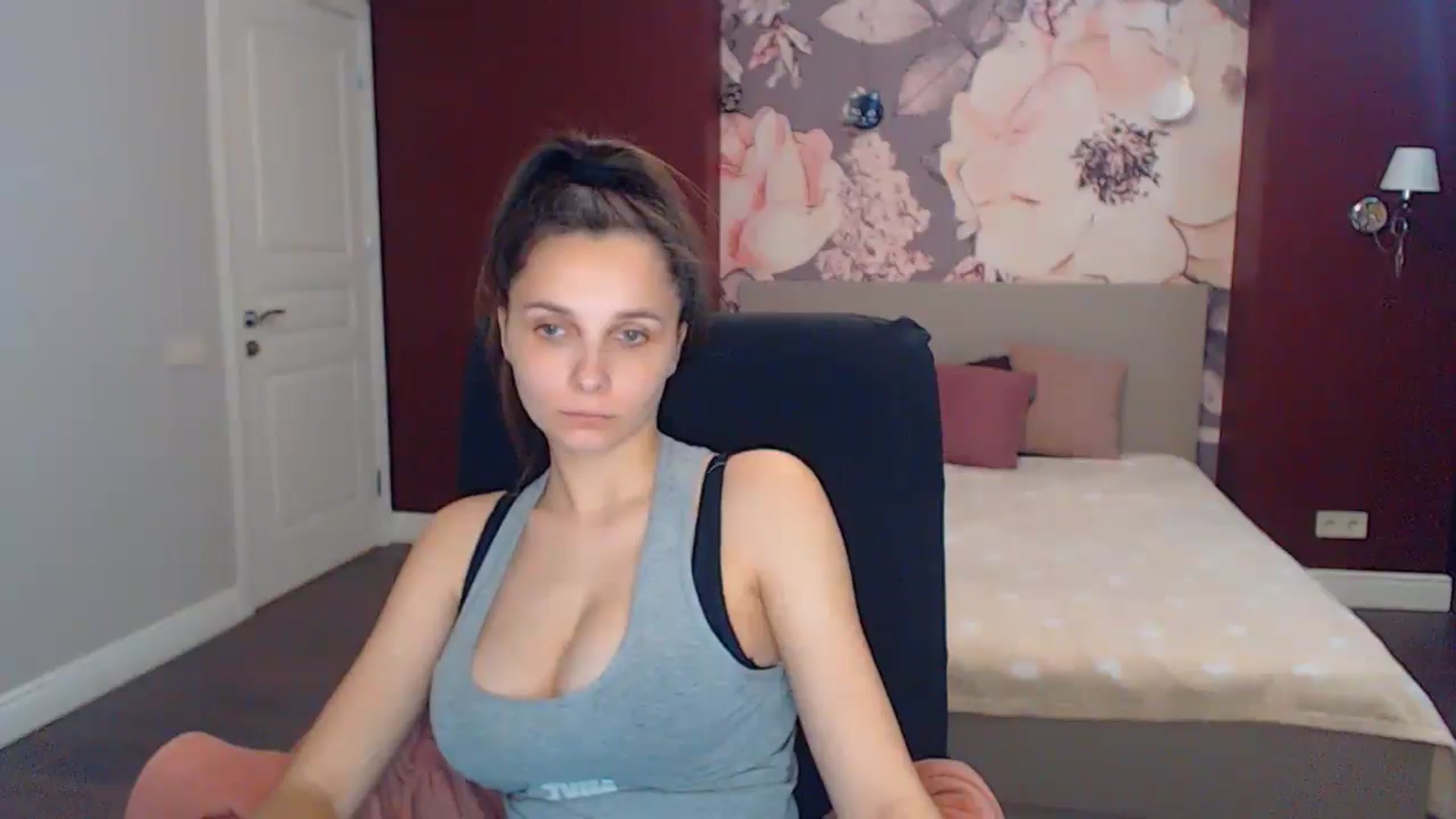 Gallery image thumbnail from Karina_Mils's myfreecams stream on, 05/19/2025, 10:07 image 16 of 20