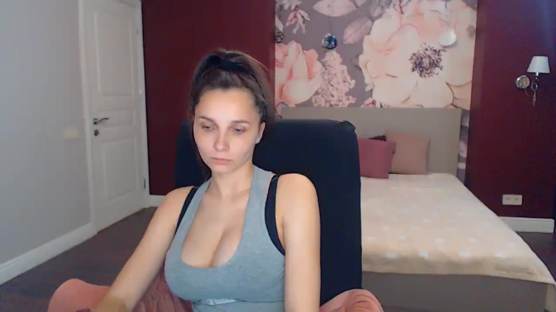 Gallery image thumbnail from Karina_Mils's myfreecams stream on, 05/19/2025, 10:07 image 15 of 20